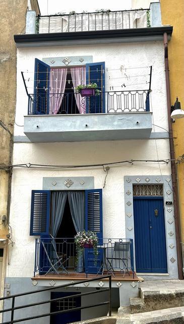 Panoramic Townhouse in Sicily – Casa Montalbano Salita Martiri 16 Marzo