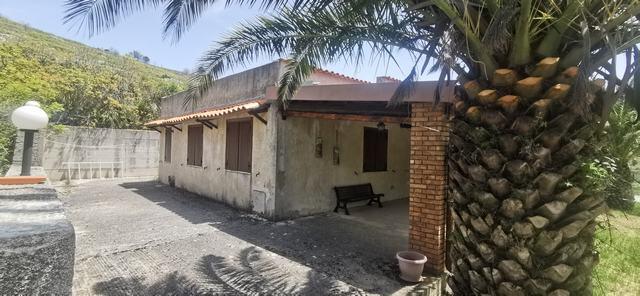 Villa and land in Sicily – Villa Farulla Santo Stefano