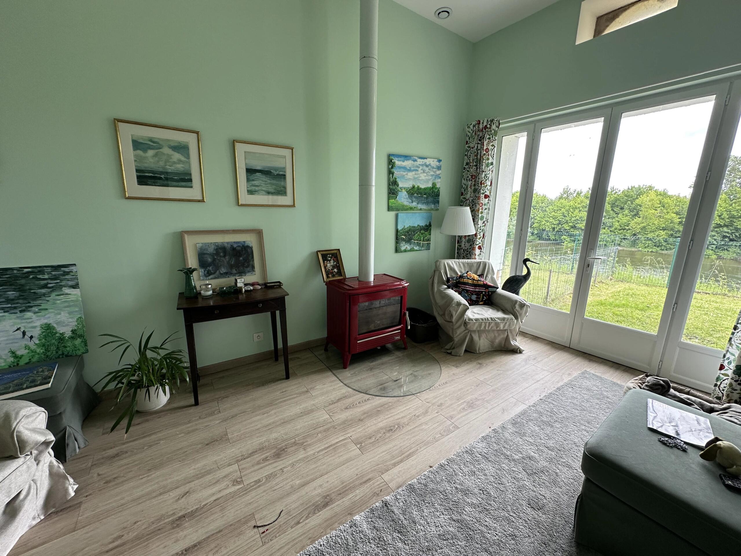 Lovely 5 bedroom riverside house with pool, guest house and annexe to renovate near Gensac, Aquitaine – France – BVI85320