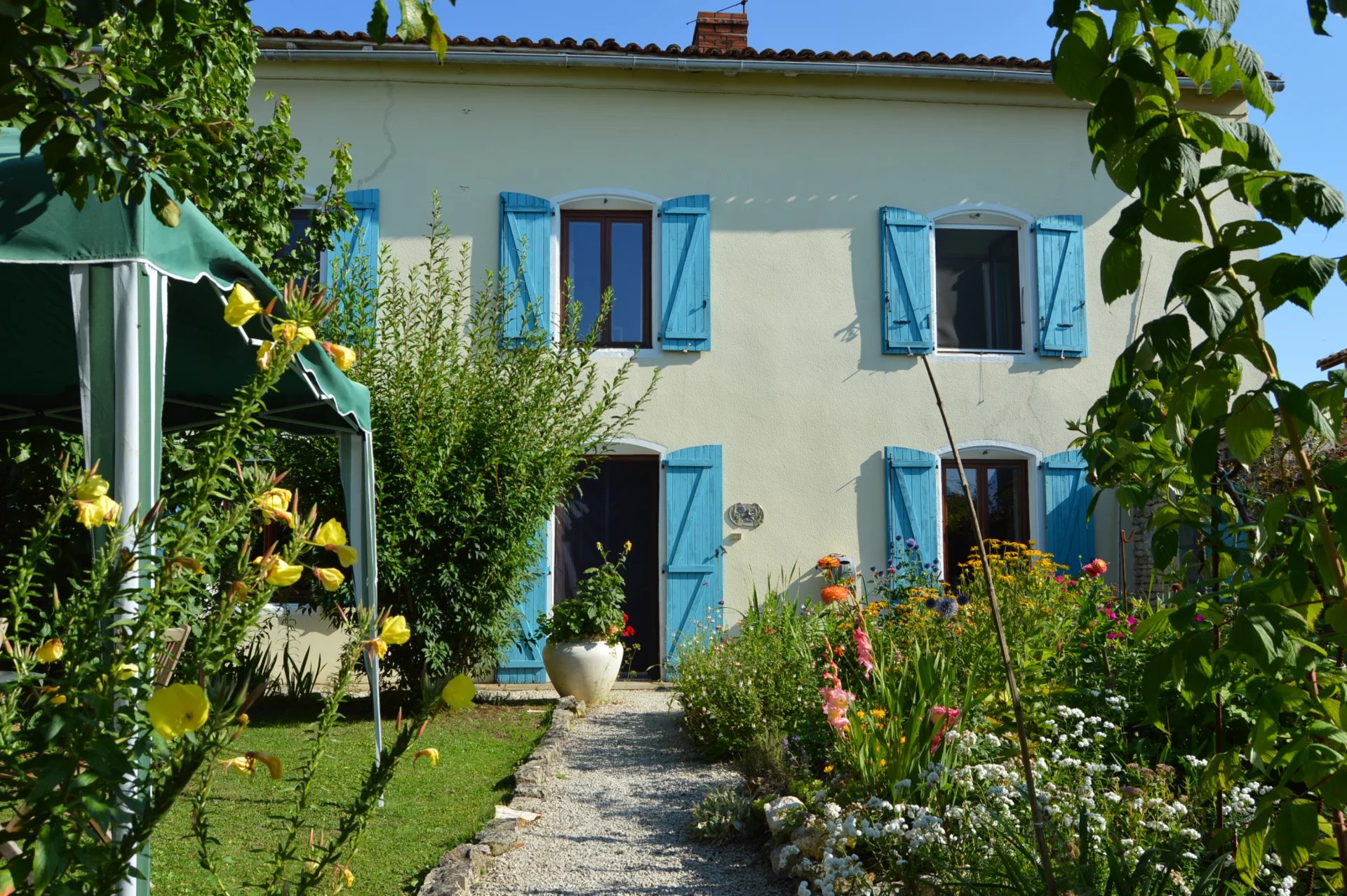 Main house, guest house, outbuildings and pretty garden, Poitou-Charentes – France – BVI69695