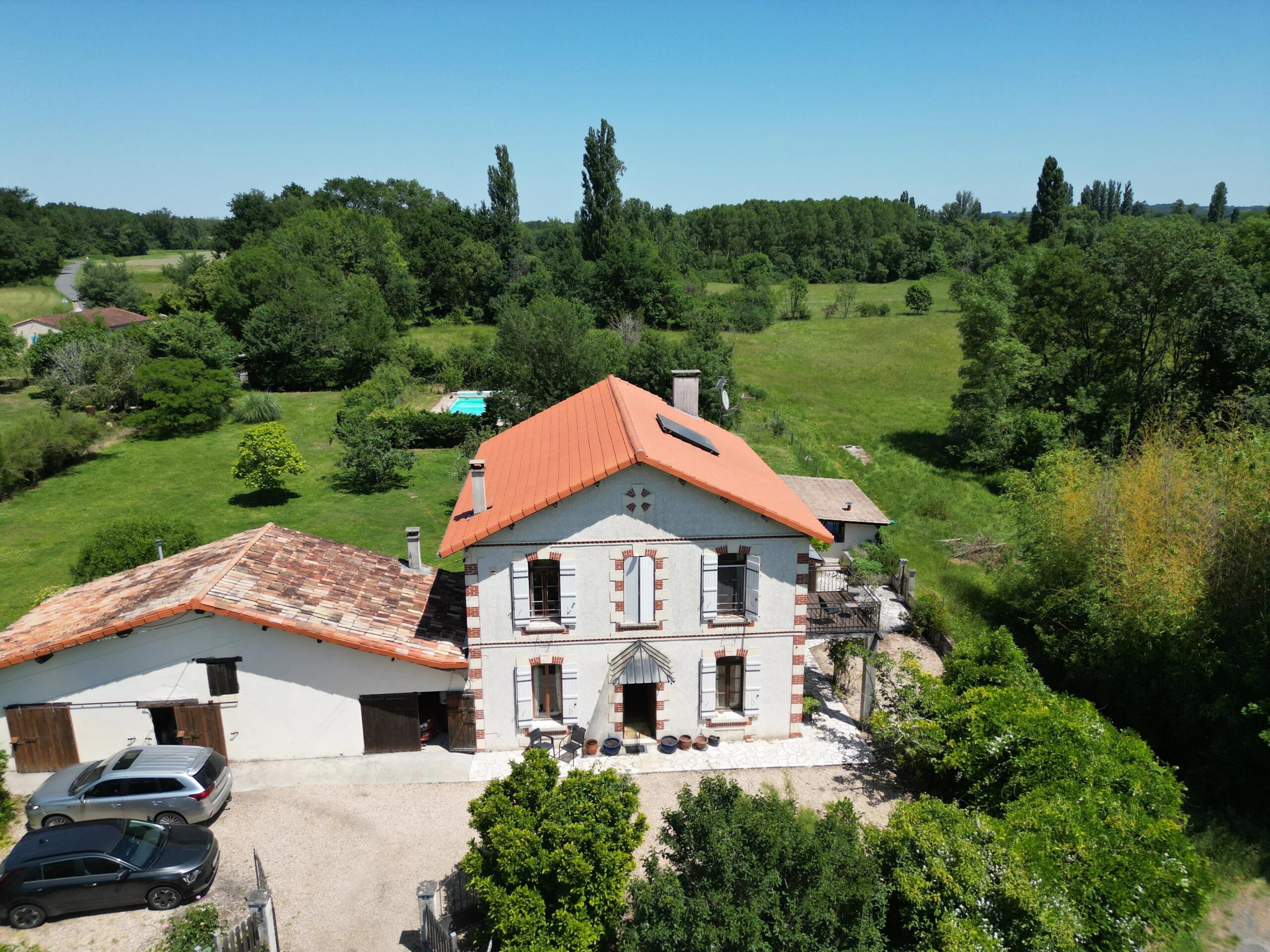 Spacious Detached House with Pool And River Frontage, Poitou-Charentes – France – BVI85870