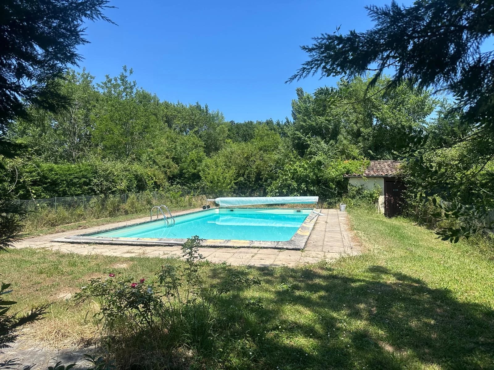 Spacious Detached House with Pool And River Frontage, Poitou-Charentes – France – BVI85870