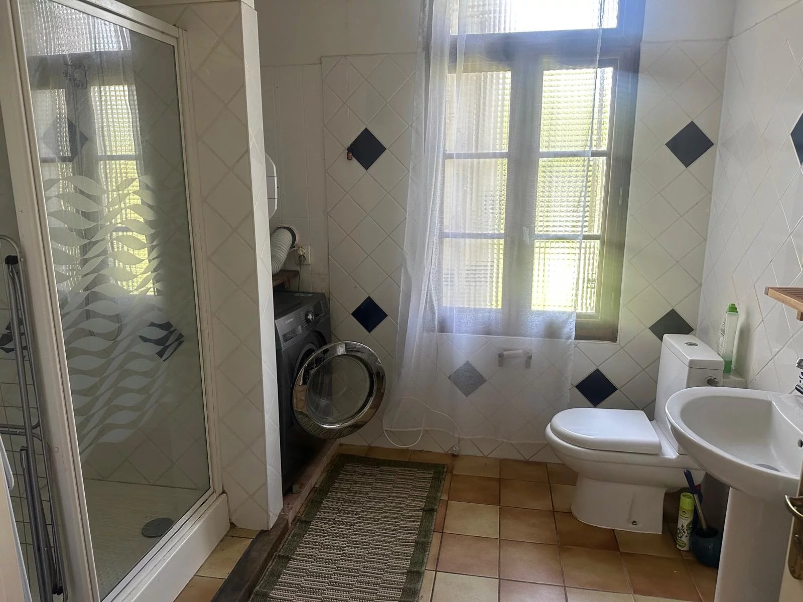 Spacious Detached House with Pool And River Frontage, Poitou-Charentes – France – BVI85870