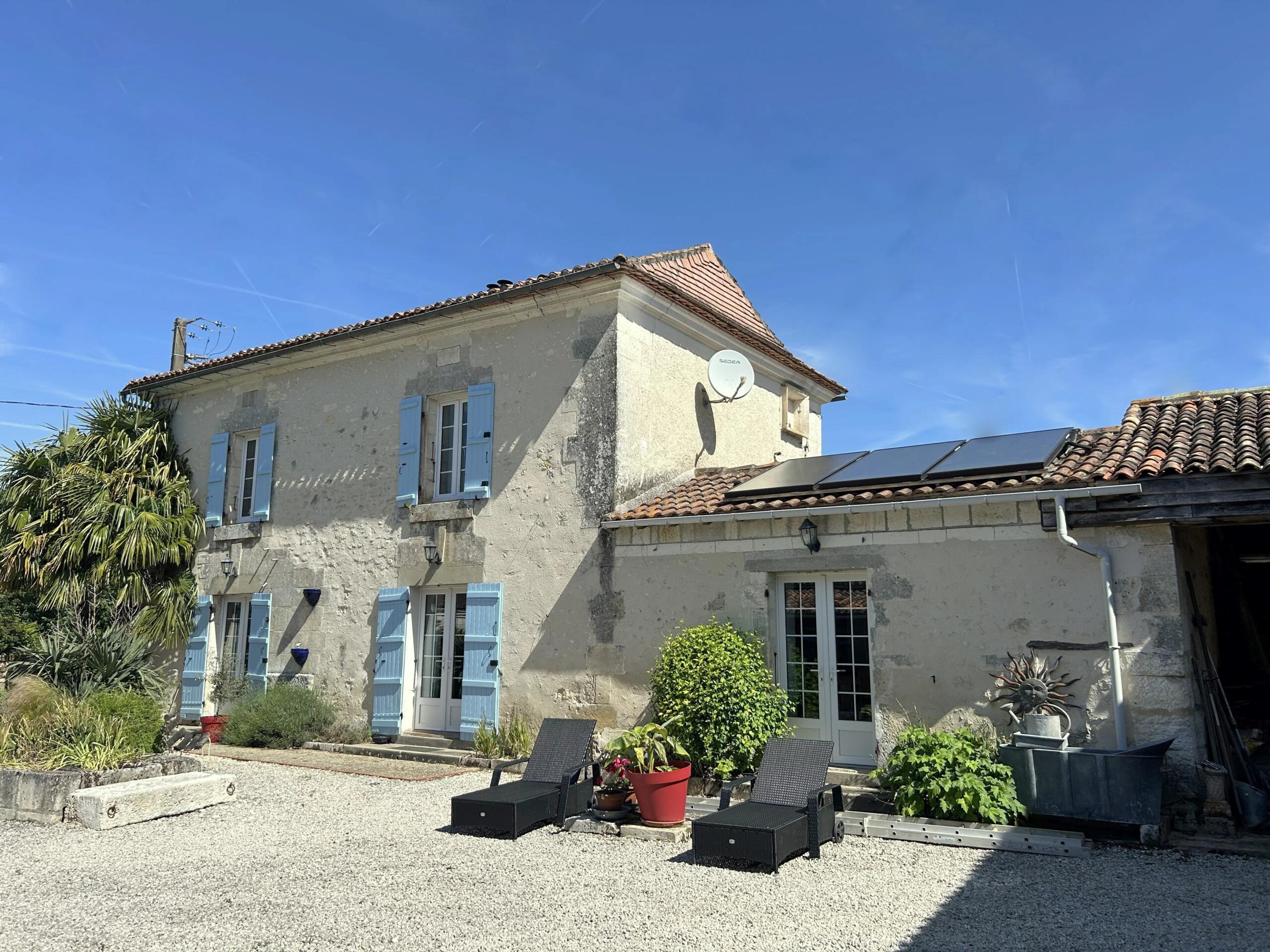 Character 4/5 bed detached residence with cottage to renovate, Aquitaine – France – BVI85775