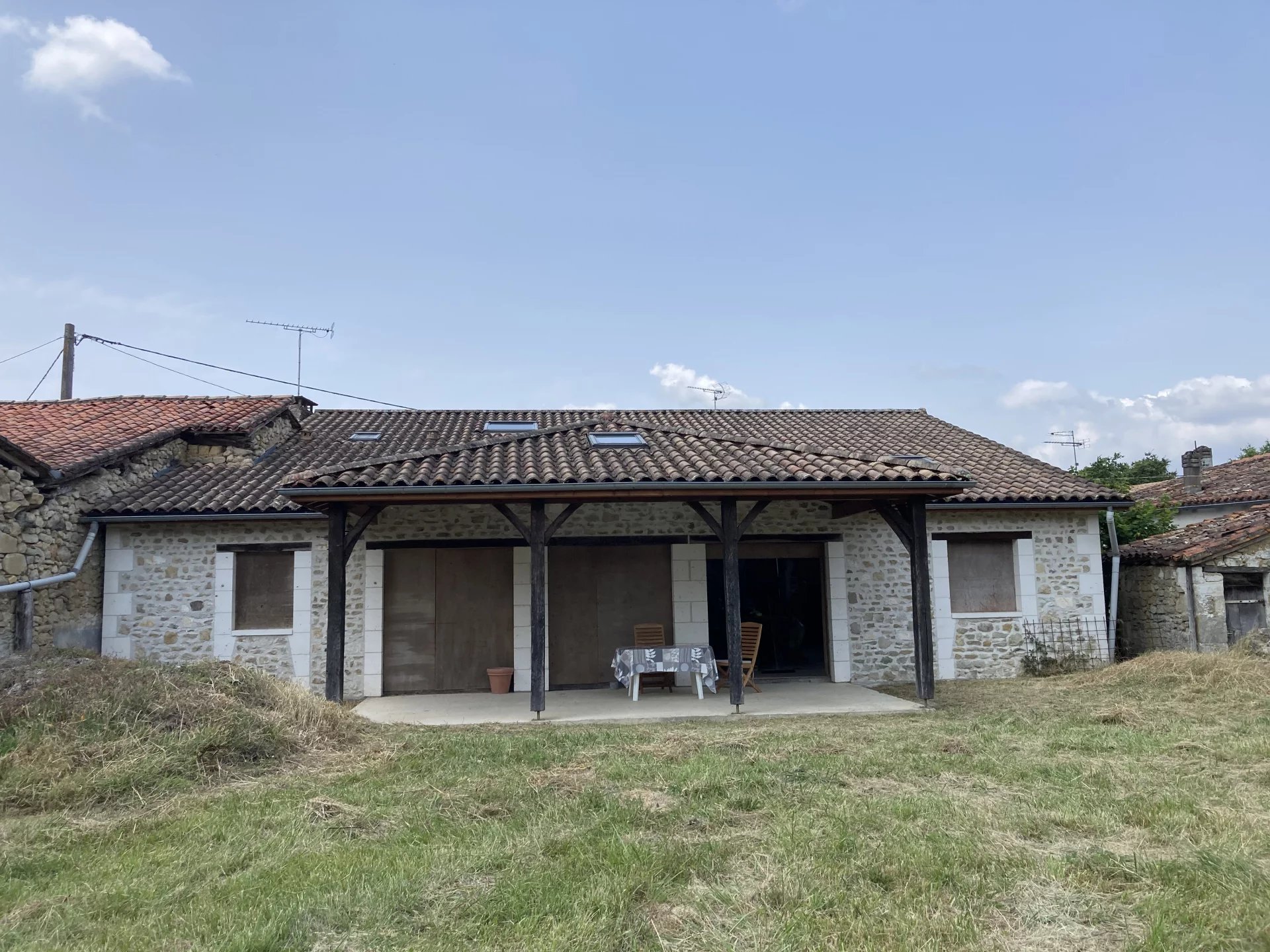 Stone village house in good condition, Poitou-Charentes – France – BVI71107