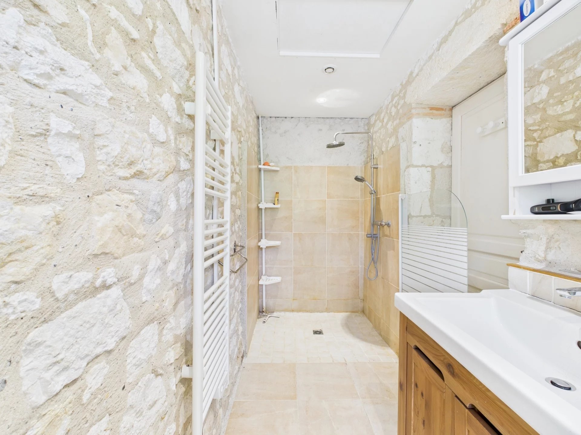 Beautifully renovated Stone House on the edge of a Village, Aquitaine – France – BVI79873