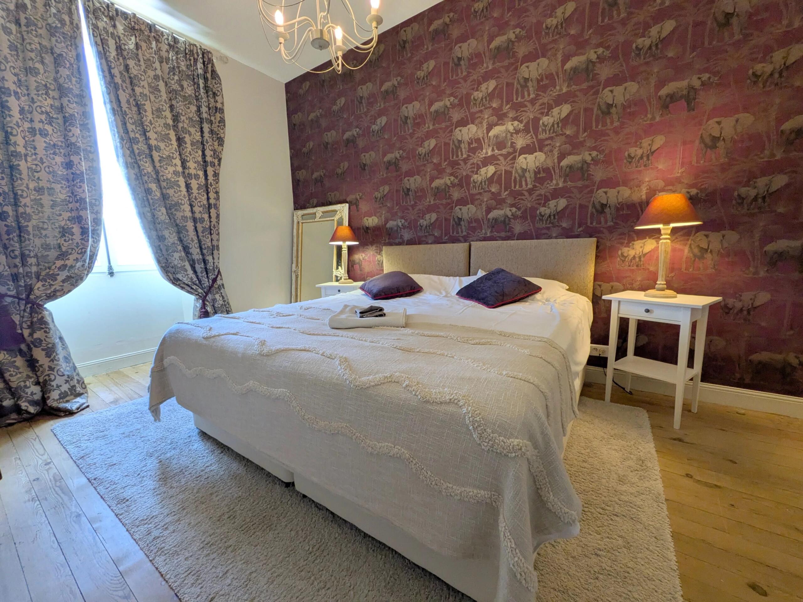 Magnificent 10 bed manor house with pool and 2 guest houses, Poitou-Charentes – France – BVI85855