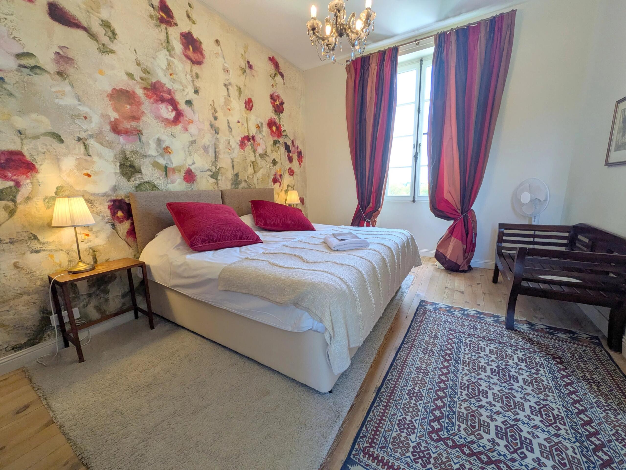 Magnificent 10 bed manor house with pool and 2 guest houses, Poitou-Charentes – France – BVI85855