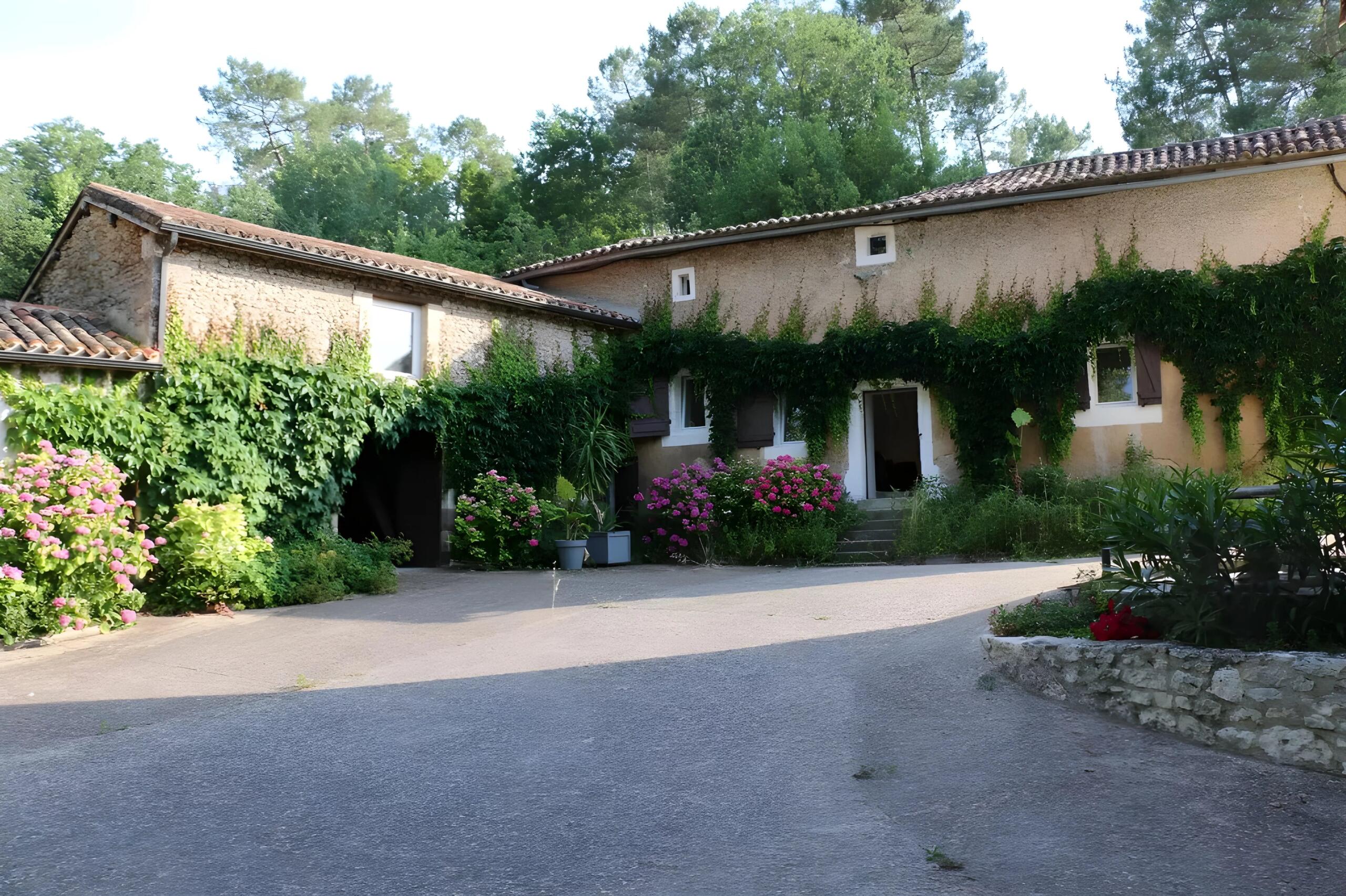 Charming Estate with Guest House, Pool and Outbuildings approx. 1 hour from Bordeaux,, Aquitaine – France – BVI85819