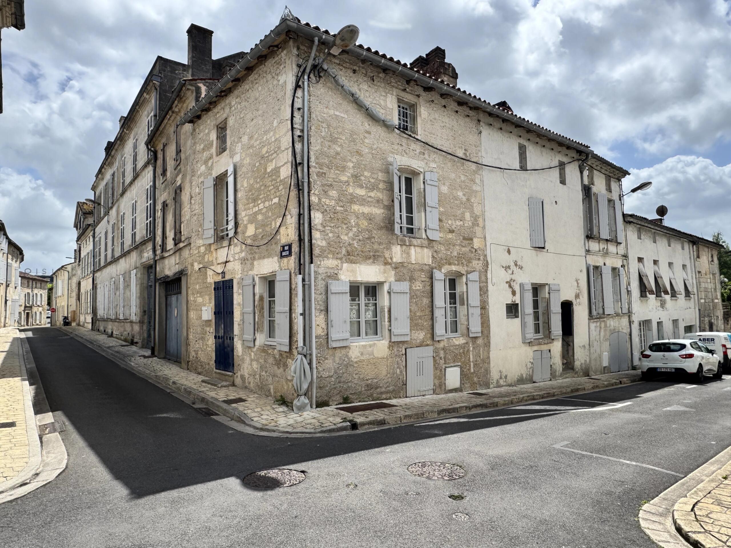 Attractive townhouse packed with character and with a roof terrace with river views, Poitou-Charentes – France – BVI85186