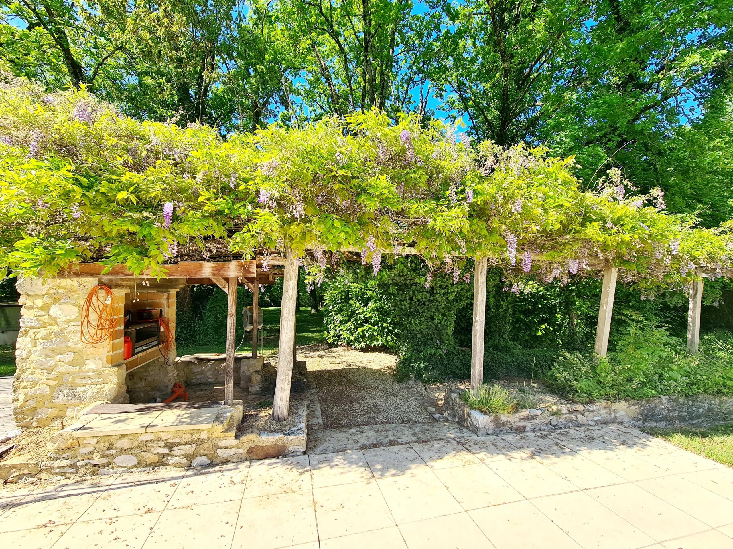 Charming house with 2 bedrooms, Pool and Land in Lamothe-Fénelon, Midi-Pyrénées – France – BVI70610