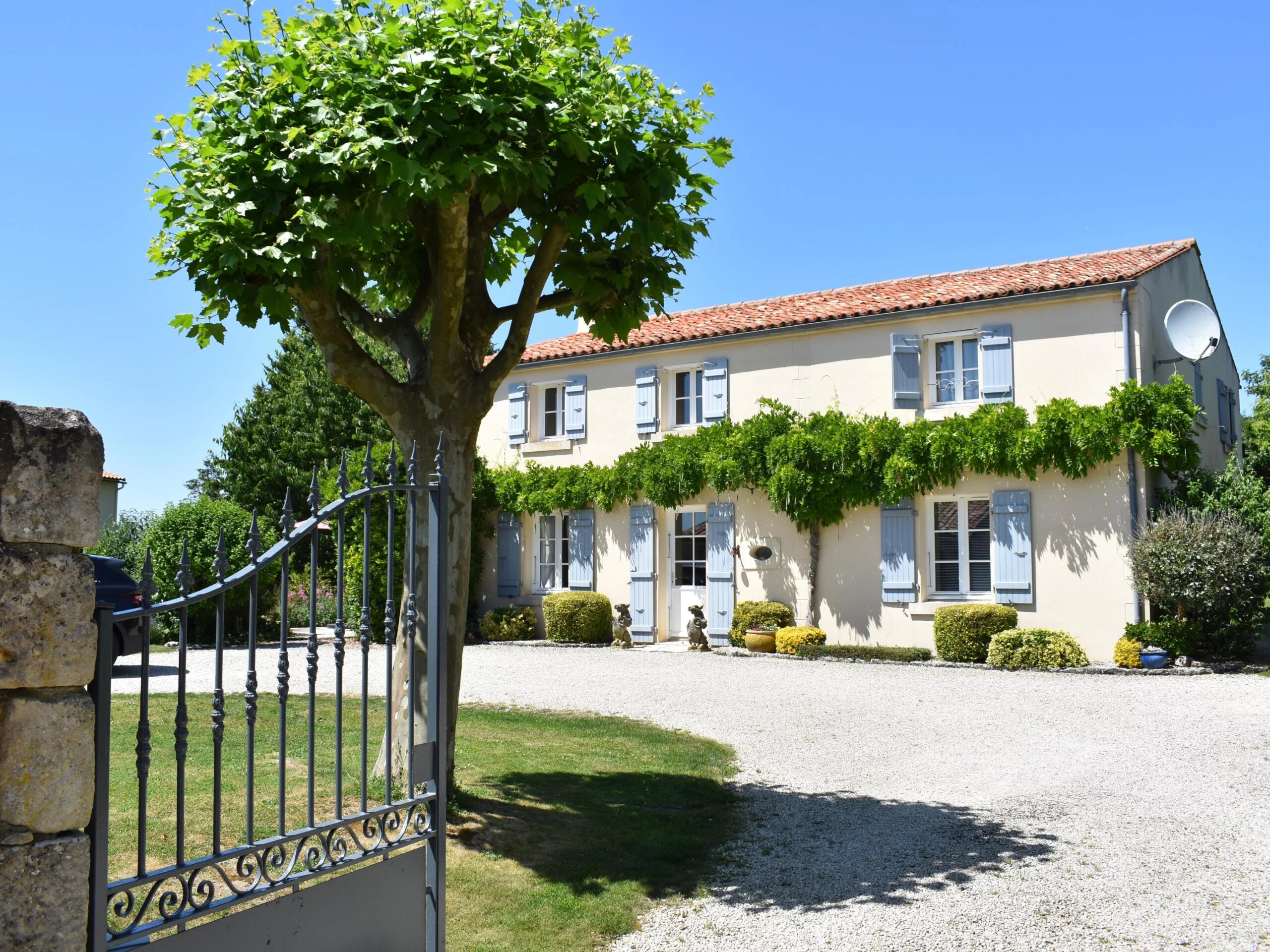 Viillage house wth pool and amenities within walking distance, Pays de la Loire – France – BVI85783