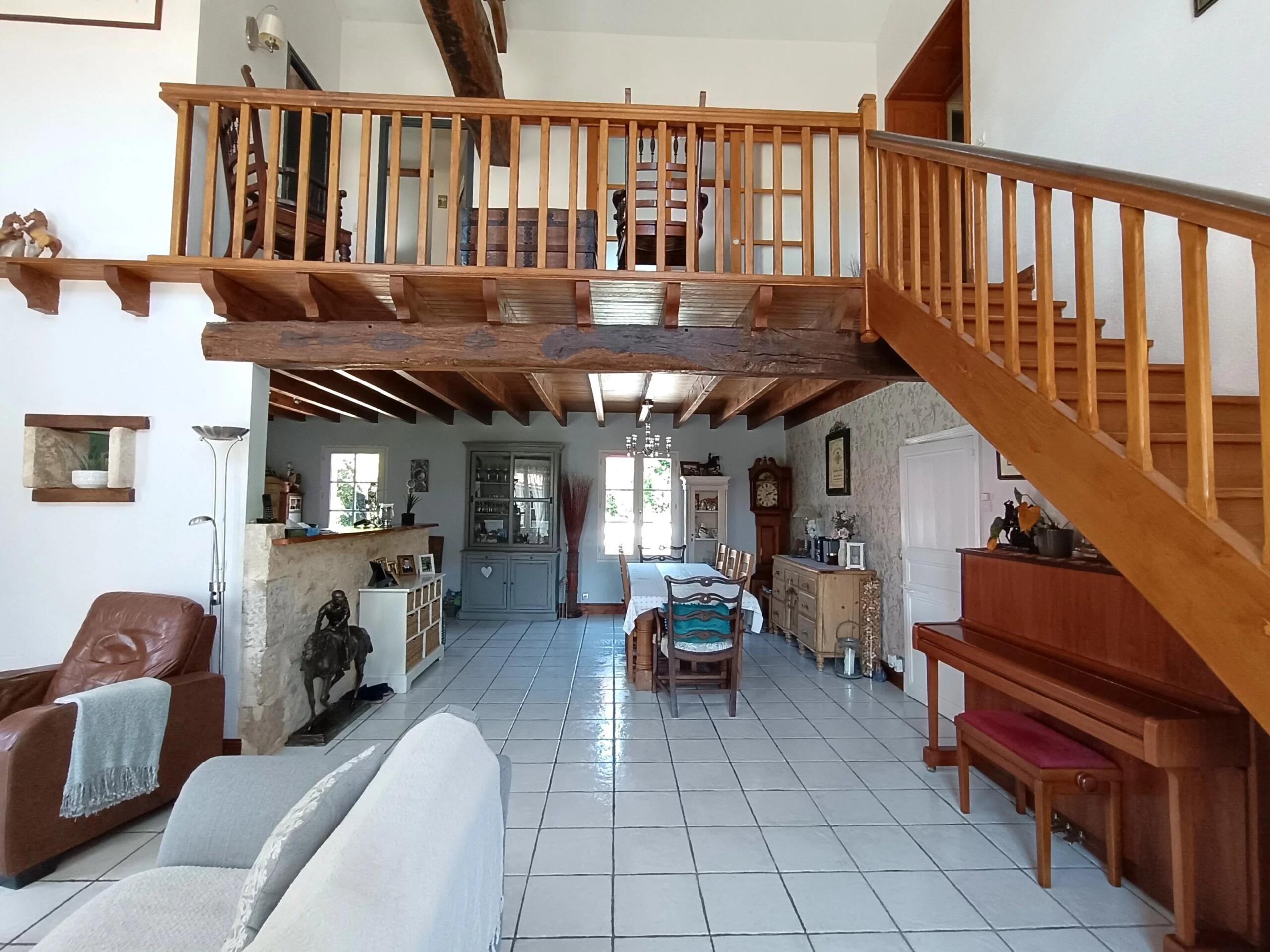 Viillage house wth pool and amenities within walking distance, Pays de la Loire – France – BVI85783