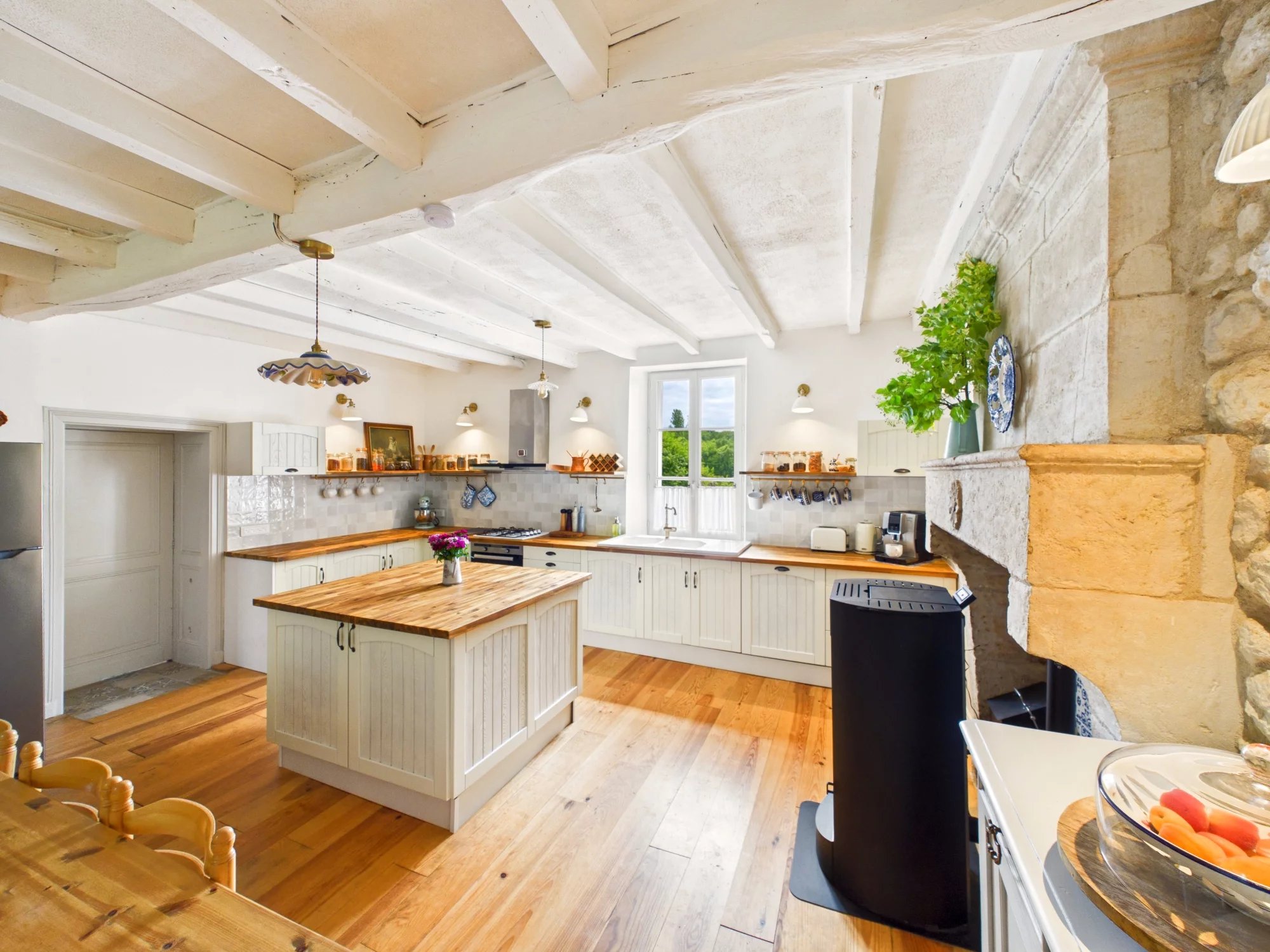 Beautiful ensemble of accommodation in spectacular setting, Poitou-Charentes – France – BVI85383