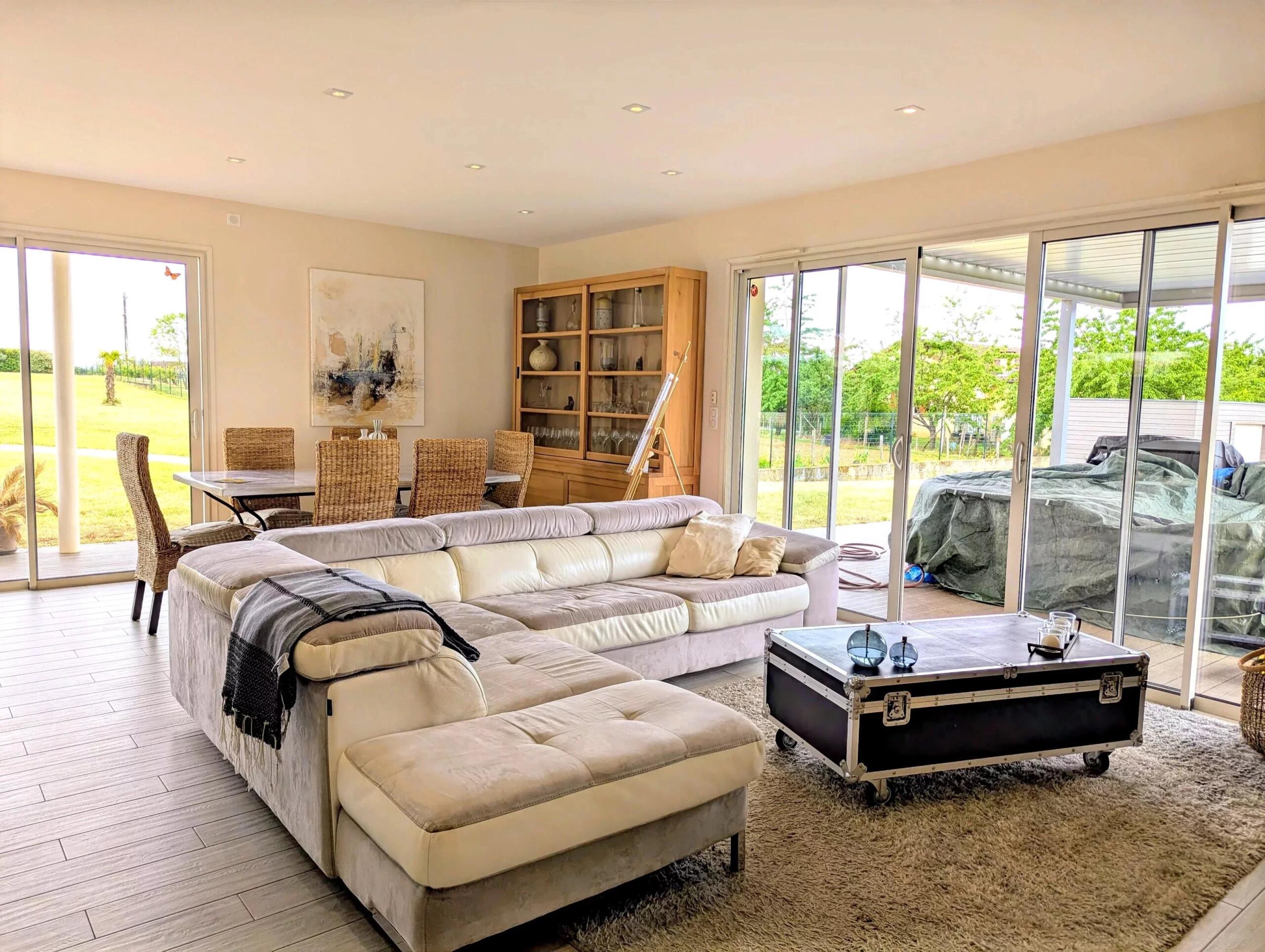 Contemporary 4-bedroom property with pool and exceptional energy efficiency, walking distance of Salignac-Eyvigues, Aquitaine – France – BVI85397