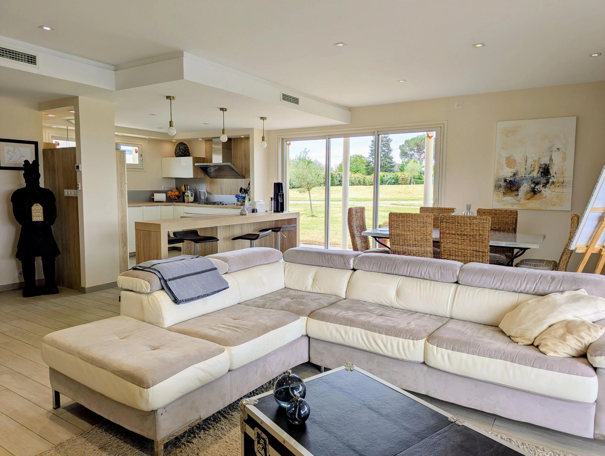 Contemporary 4-bedroom property with pool and exceptional energy efficiency, walking distance of Salignac-Eyvigues, Aquitaine – France – BVI85397