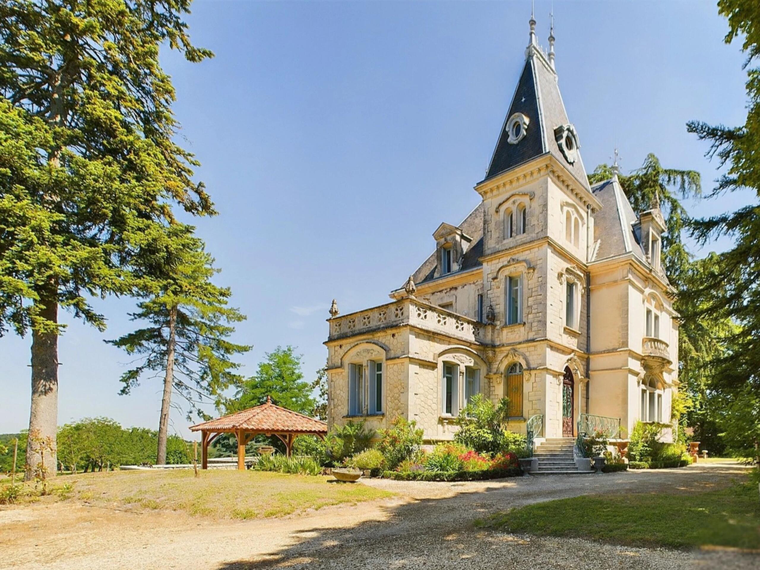 Stunning Art Nouveau property with guest cottage close to Agen, Aquitaine – France – BVI75171
