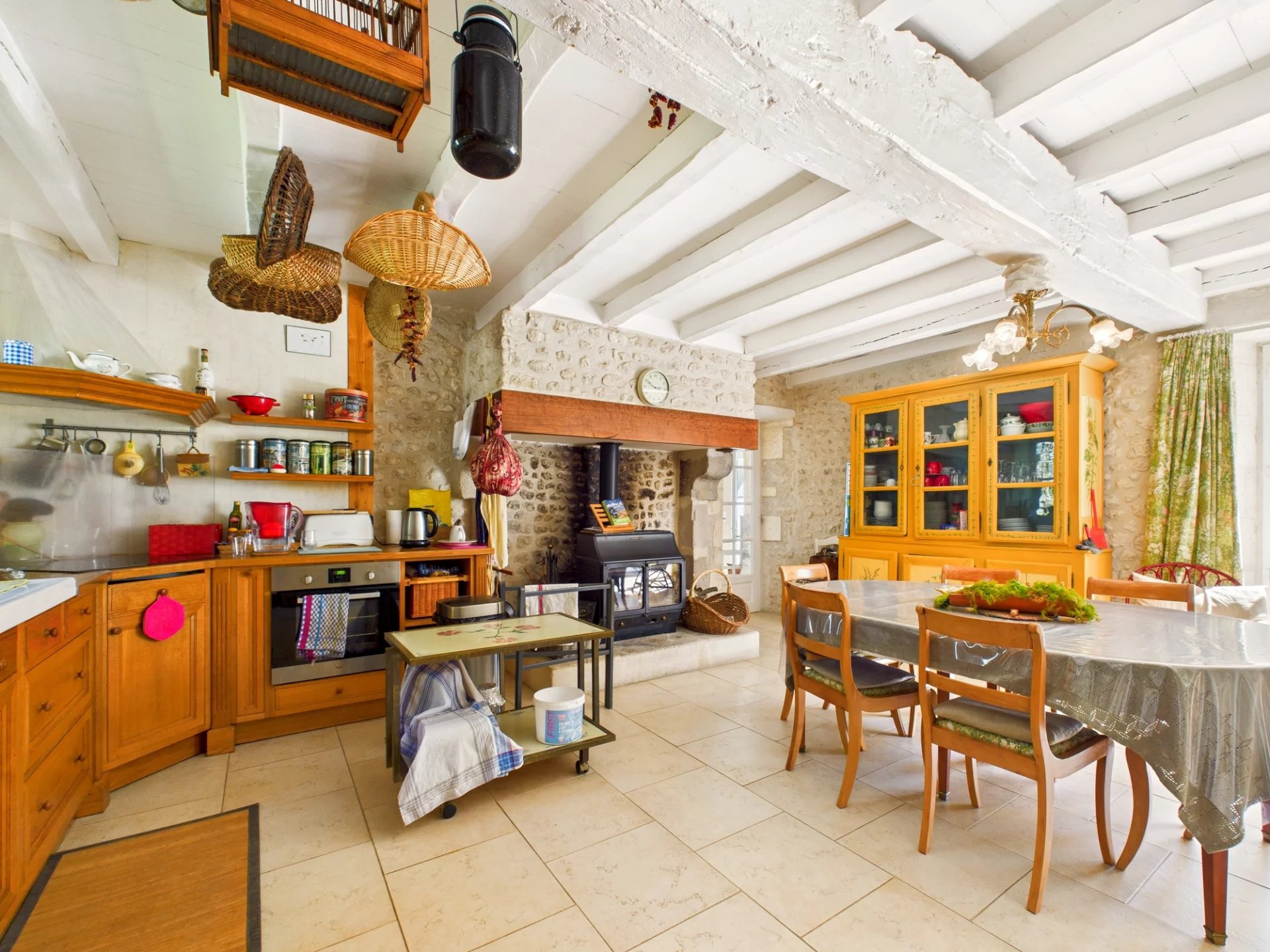 Charming 3 Bedroom Stone House with Modern Amenities near Chalais, Poitou-Charentes – France – BVI79997