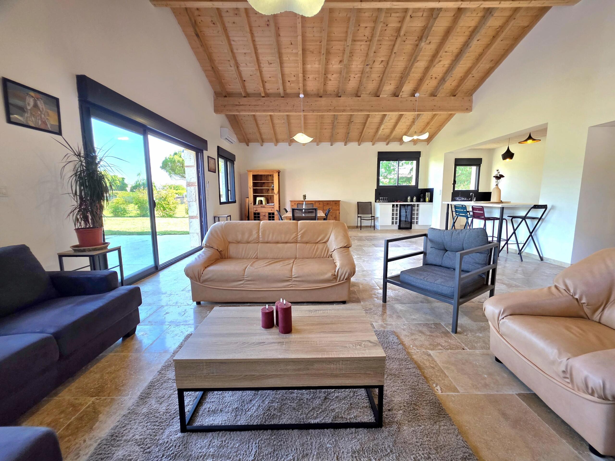 CLOSE TO EYMET –  4 bed bungalow with garage, Aquitaine – France – BVI85610