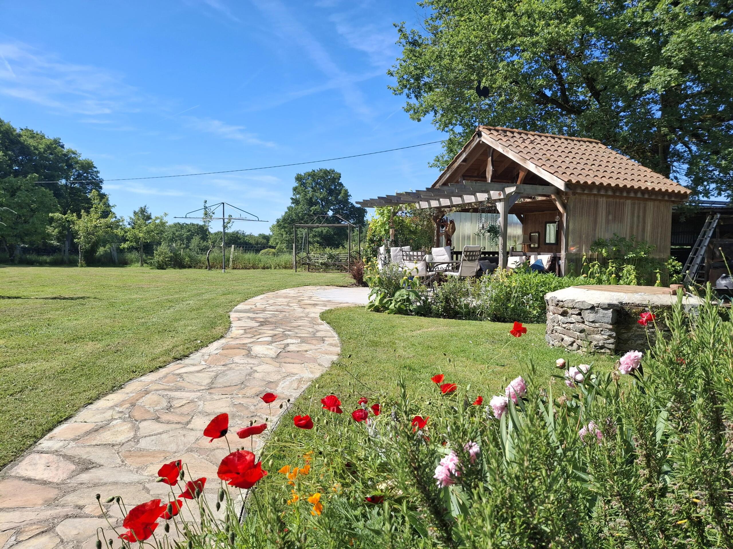 Beautifully presented single-storey home with large, pretty garden, Limousin – France – BVI85460