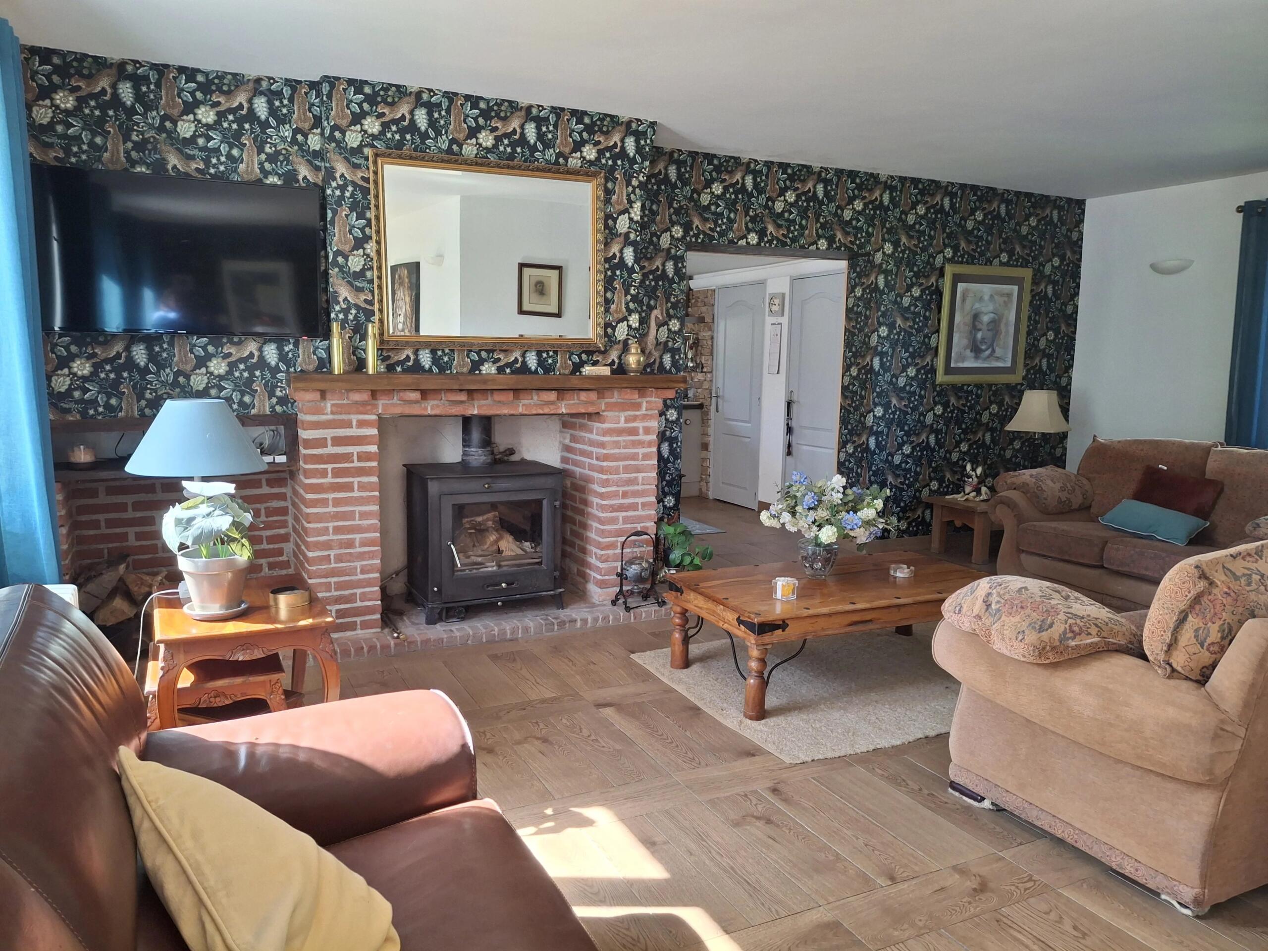 Beautifully presented single-storey home with large, pretty garden, Limousin – France – BVI85460