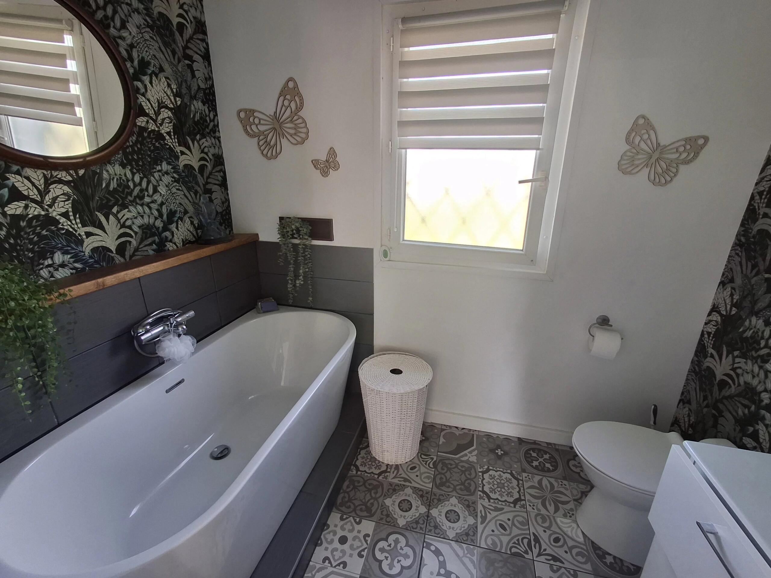 Beautifully presented single-storey home with large, pretty garden, Limousin – France – BVI85460
