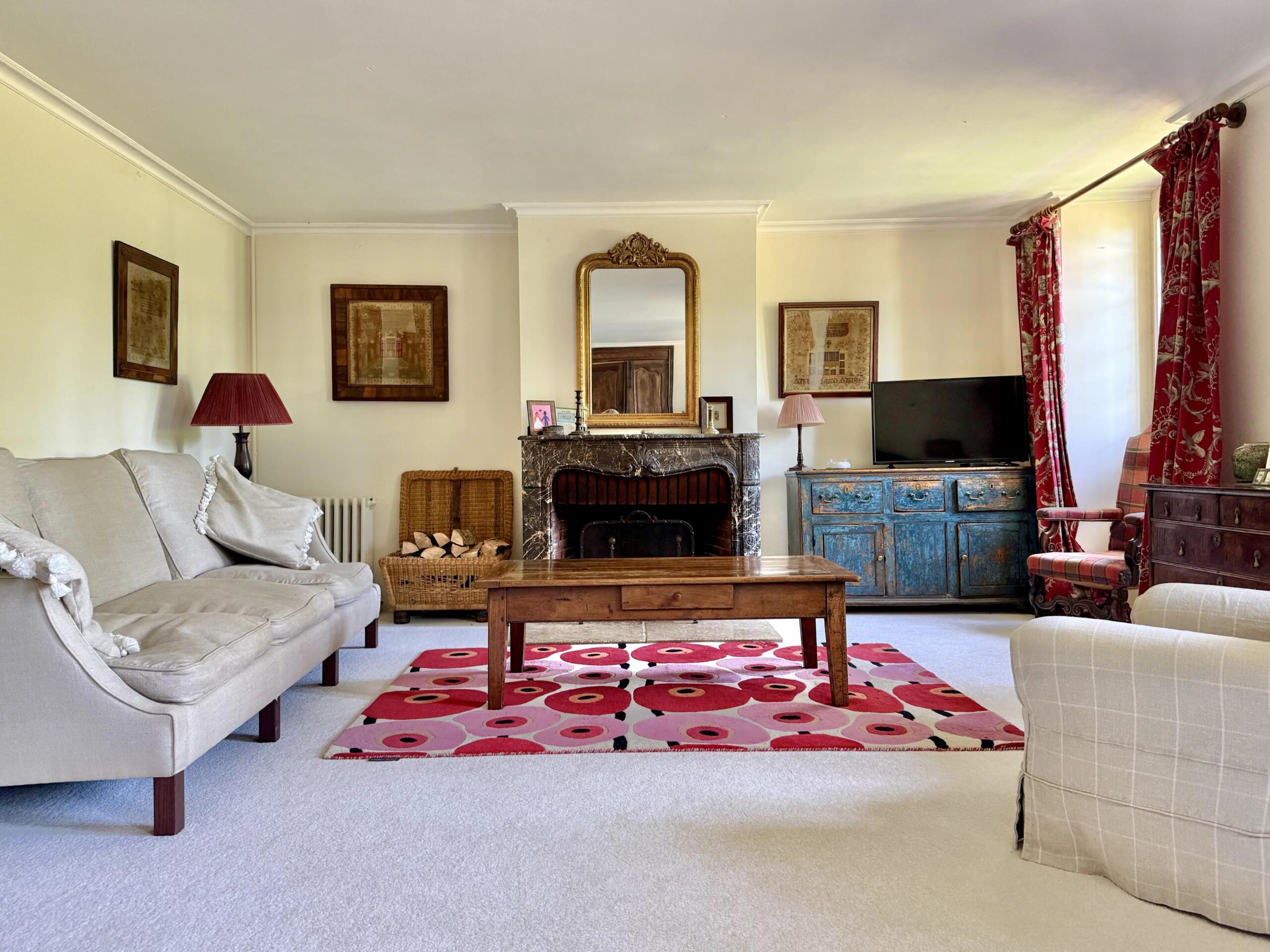 Medieval chateau with 6.5 hectares land and independent cottages and fabulous views, Midi-Pyrénées – France – BVI65682