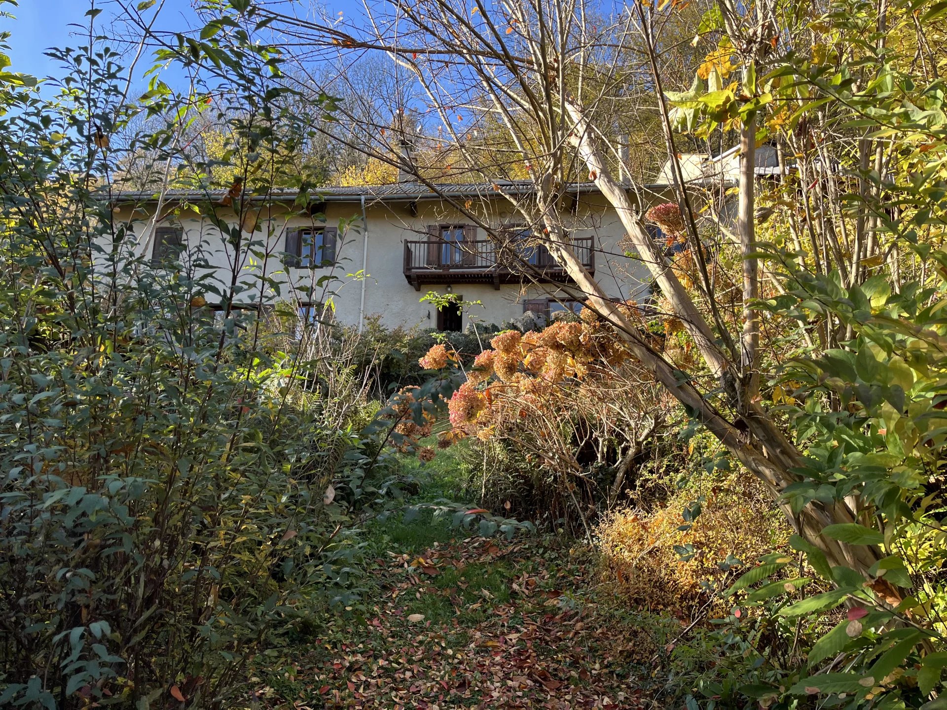 Substantial Charming Farmhouse Retreat with Panoramic Valley Views, Midi-Pyrénées – France – BVI83455