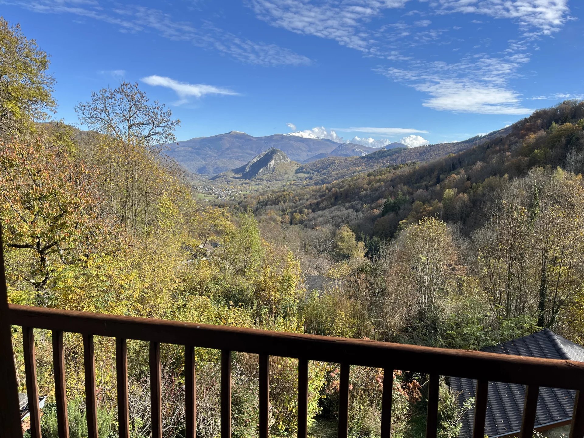 Substantial Charming Farmhouse Retreat with Panoramic Valley Views, Midi-Pyrénées – France – BVI83455