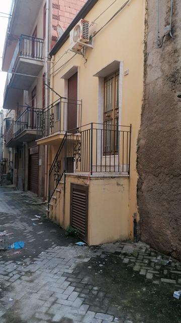 Renovated Townhouse in Sicily – Casa Termini Via Crispi
