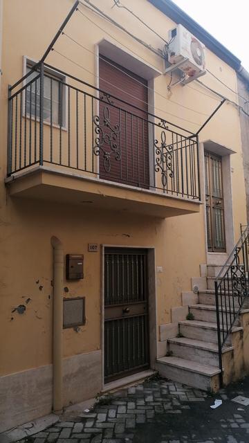 Renovated Townhouse in Sicily – Casa Termini Via Crispi