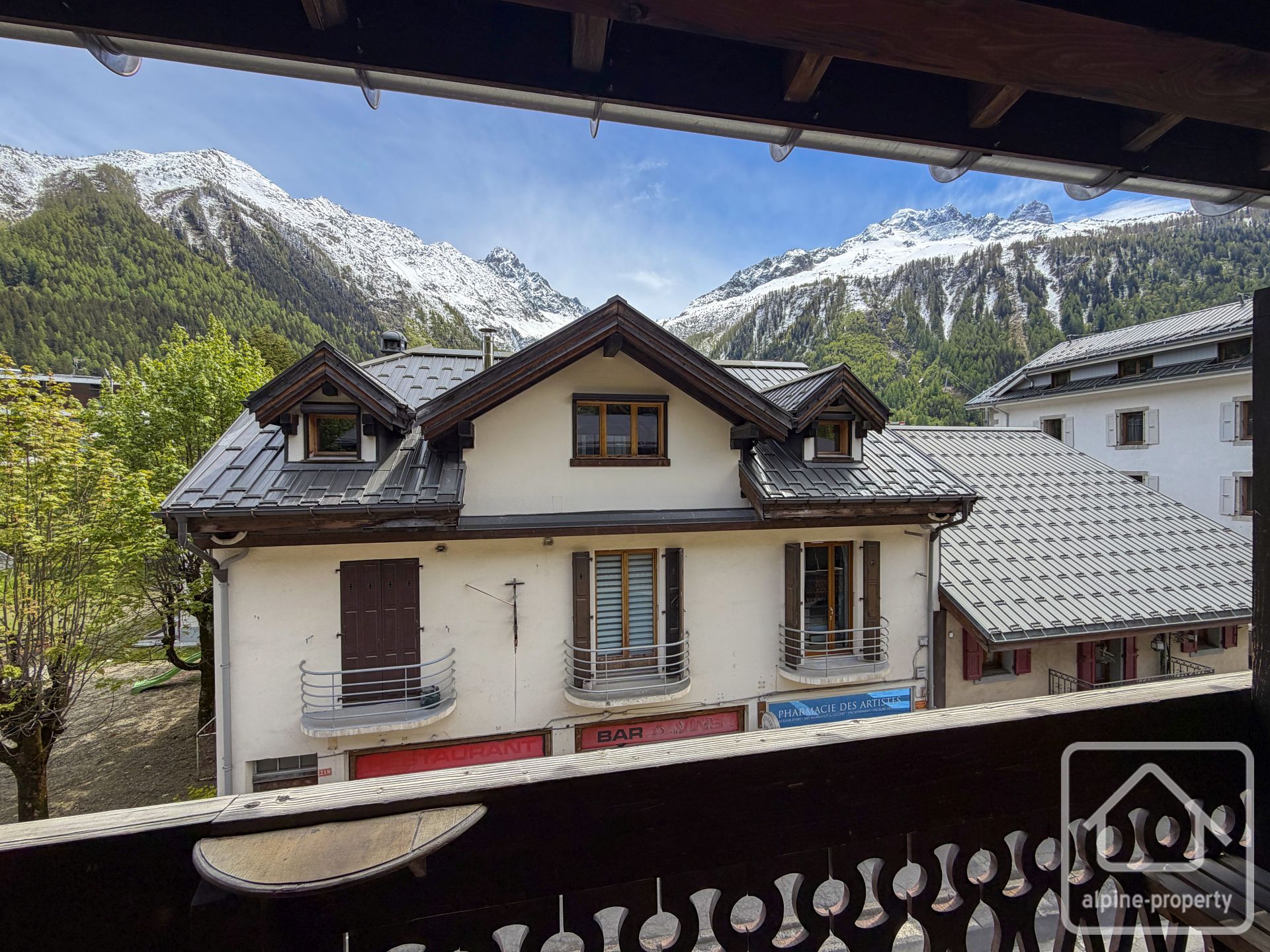 One Bedroom Apartment With Balcony And Views Of The Aiguille Verte, Walking Distance To Grands Montets Ski Lift. – AIGUILLETTEARG