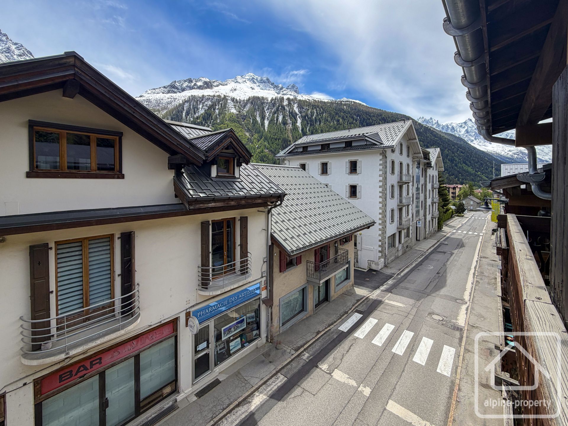 One Bedroom Apartment With Balcony And Views Of The Aiguille Verte, Walking Distance To Grands Montets Ski Lift. – AIGUILLETTEARG