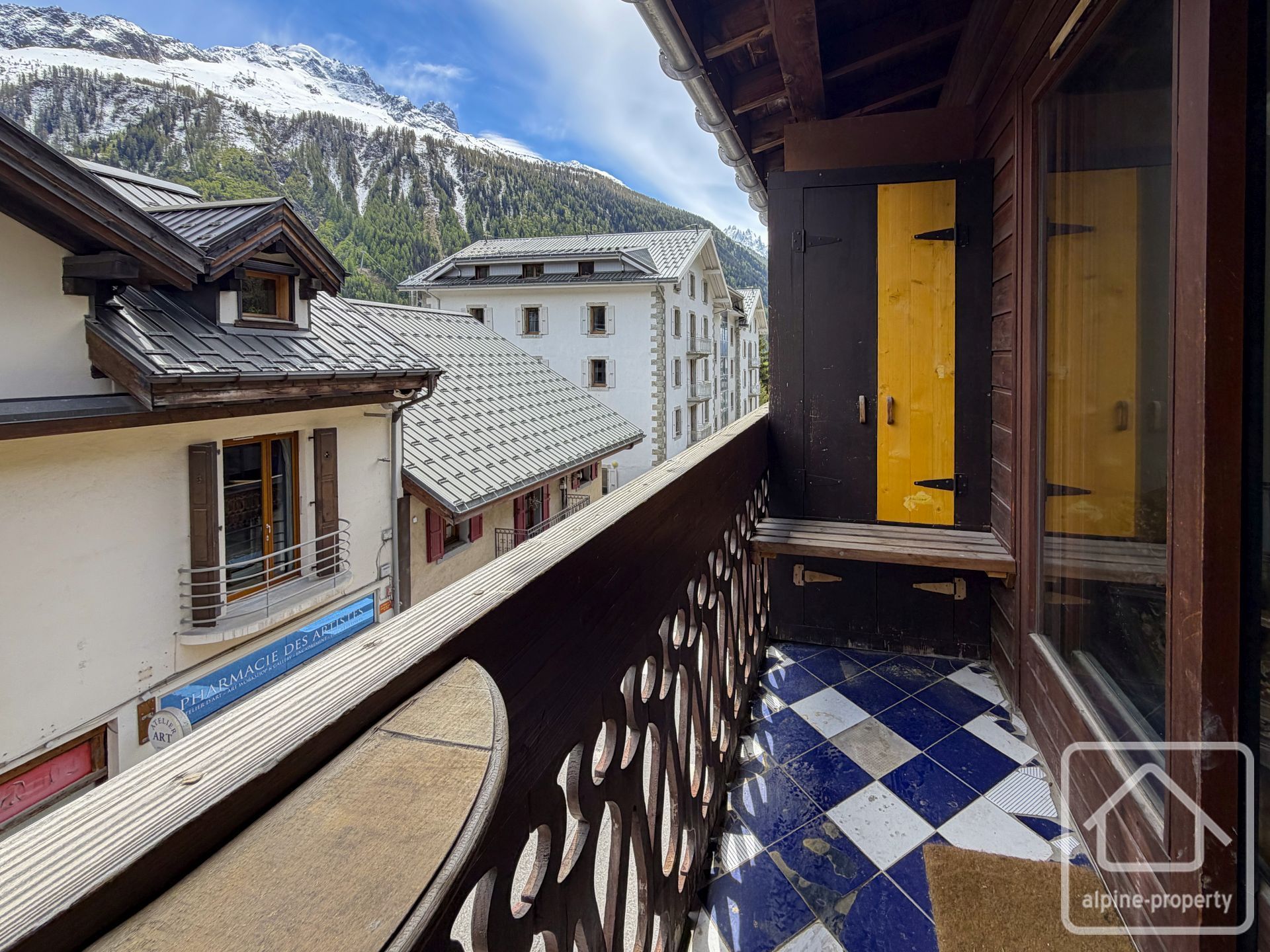 One Bedroom Apartment With Balcony And Views Of The Aiguille Verte, Walking Distance To Grands Montets Ski Lift. – AIGUILLETTEARG