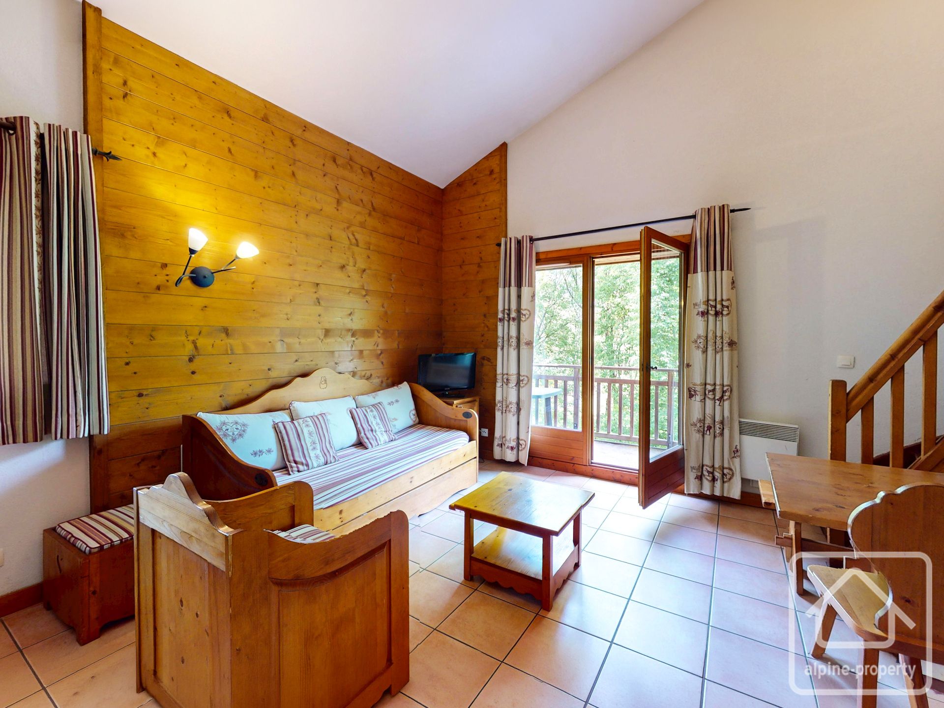 A Desirable Two-bedroom Duplex Near Samoëns Centre, Offering Excellent Amenities, Stunning Views, And Potential For Modernization. – RUAN