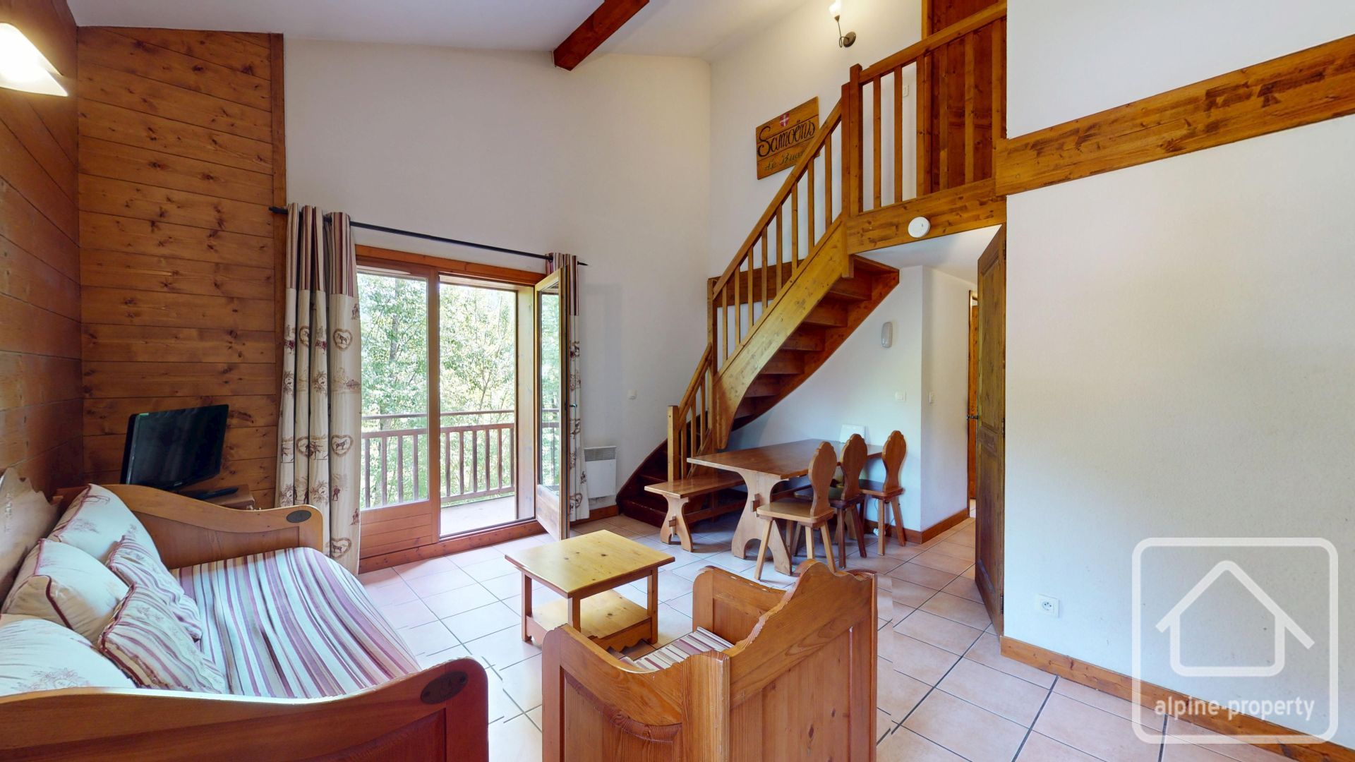 A Desirable Two-bedroom Duplex Near Samoëns Centre, Offering Excellent Amenities, Stunning Views, And Potential For Modernization. – RUAN