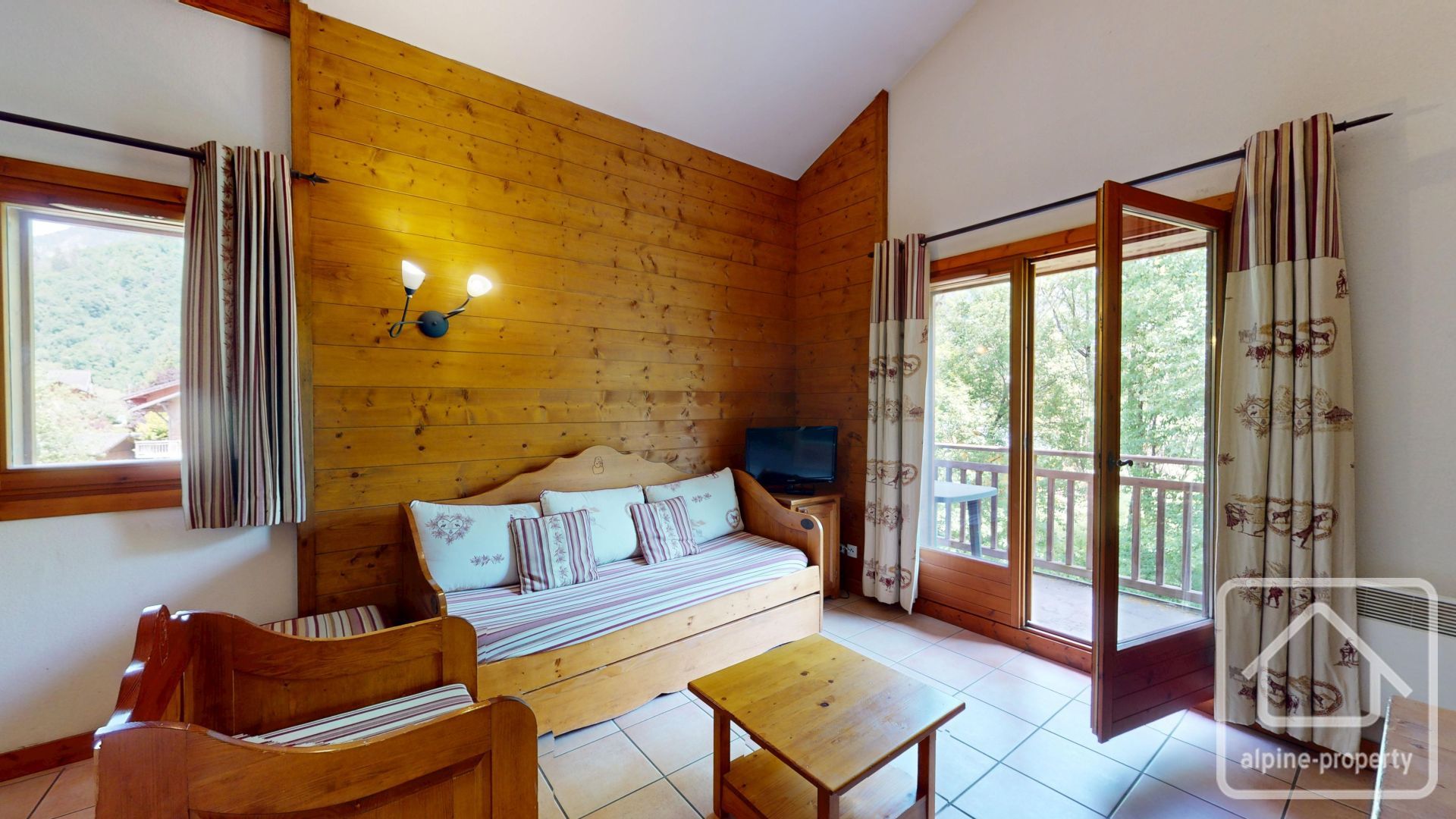 A Desirable Two-bedroom Duplex Near Samoëns Centre, Offering Excellent Amenities, Stunning Views, And Potential For Modernization. – RUAN