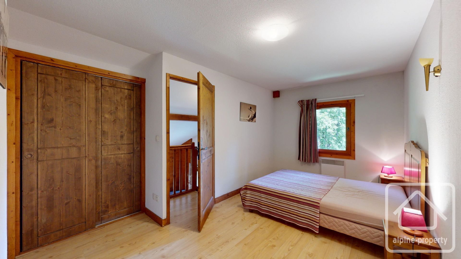 A Desirable Two-bedroom Duplex Near Samoëns Centre, Offering Excellent Amenities, Stunning Views, And Potential For Modernization. – RUAN