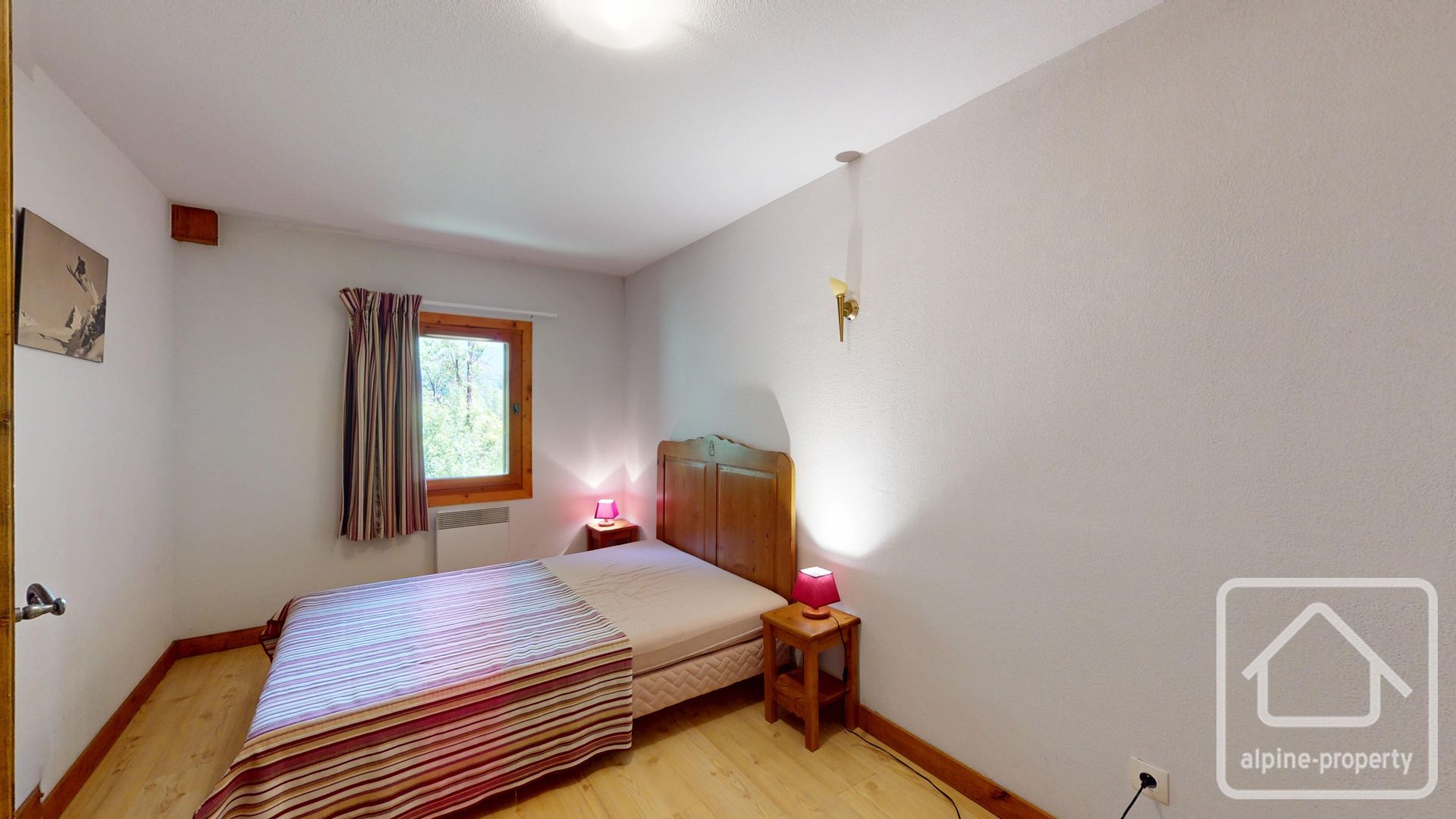 A Desirable Two-bedroom Duplex Near Samoëns Centre, Offering Excellent Amenities, Stunning Views, And Potential For Modernization. – RUAN
