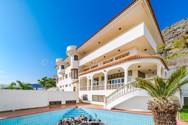 8 bedroom villa in Santa Cruz De Tenerife, Spain – AAEP1883