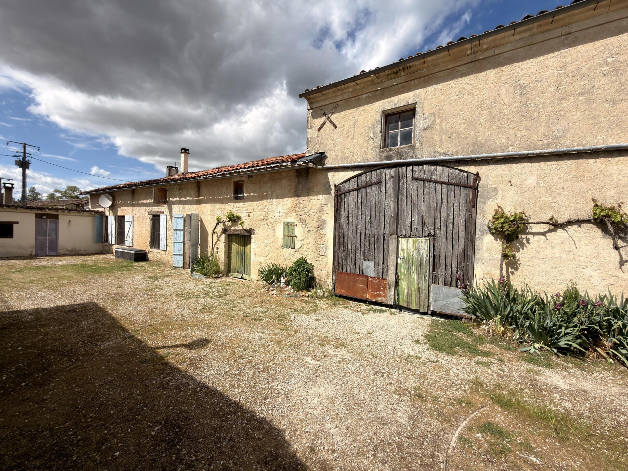 Character property with outbuildings and great potential, between Matha and Aigre, Poitou-Charentes – France – BVI85291