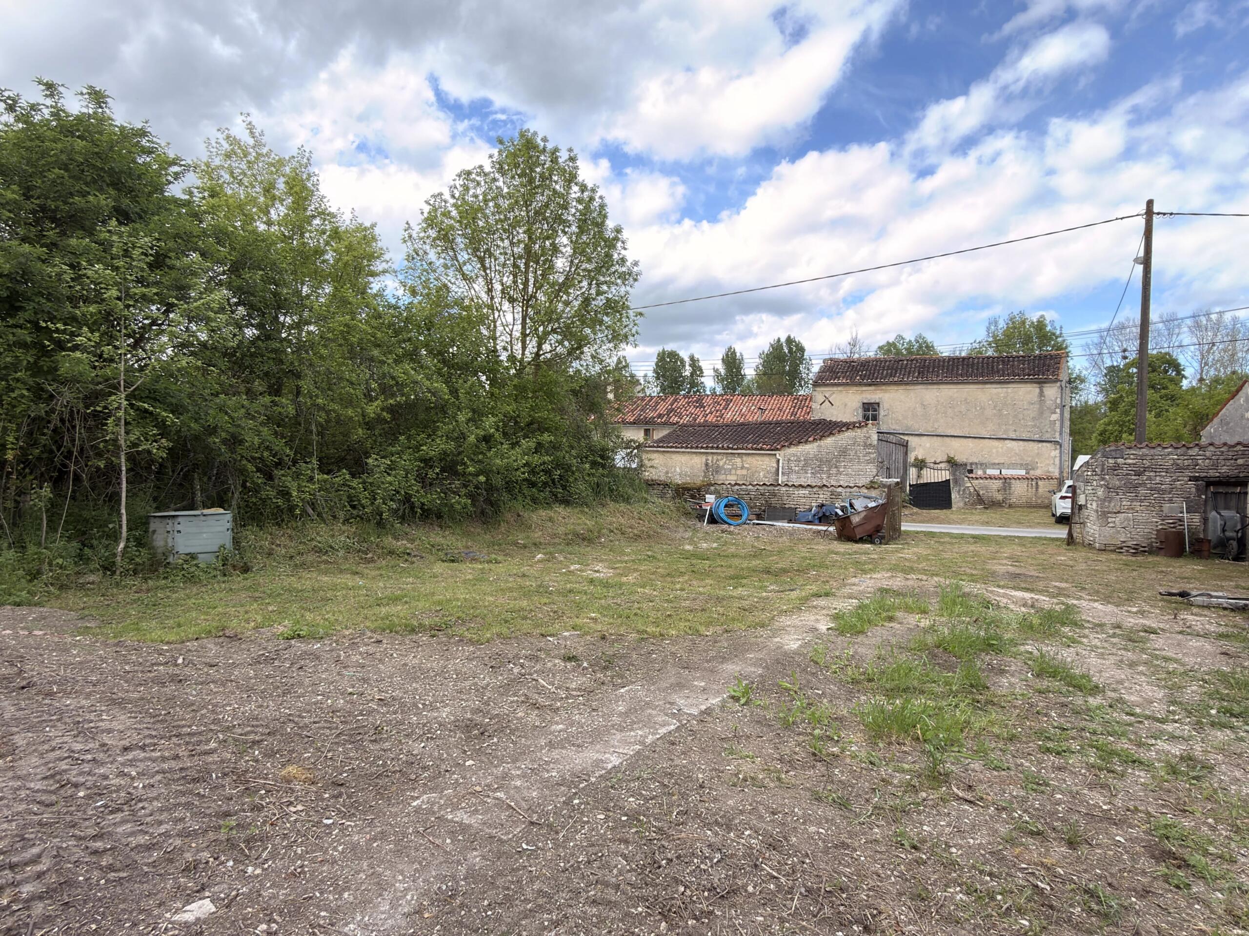 Character property with outbuildings and great potential, between Matha and Aigre, Poitou-Charentes – France – BVI85291