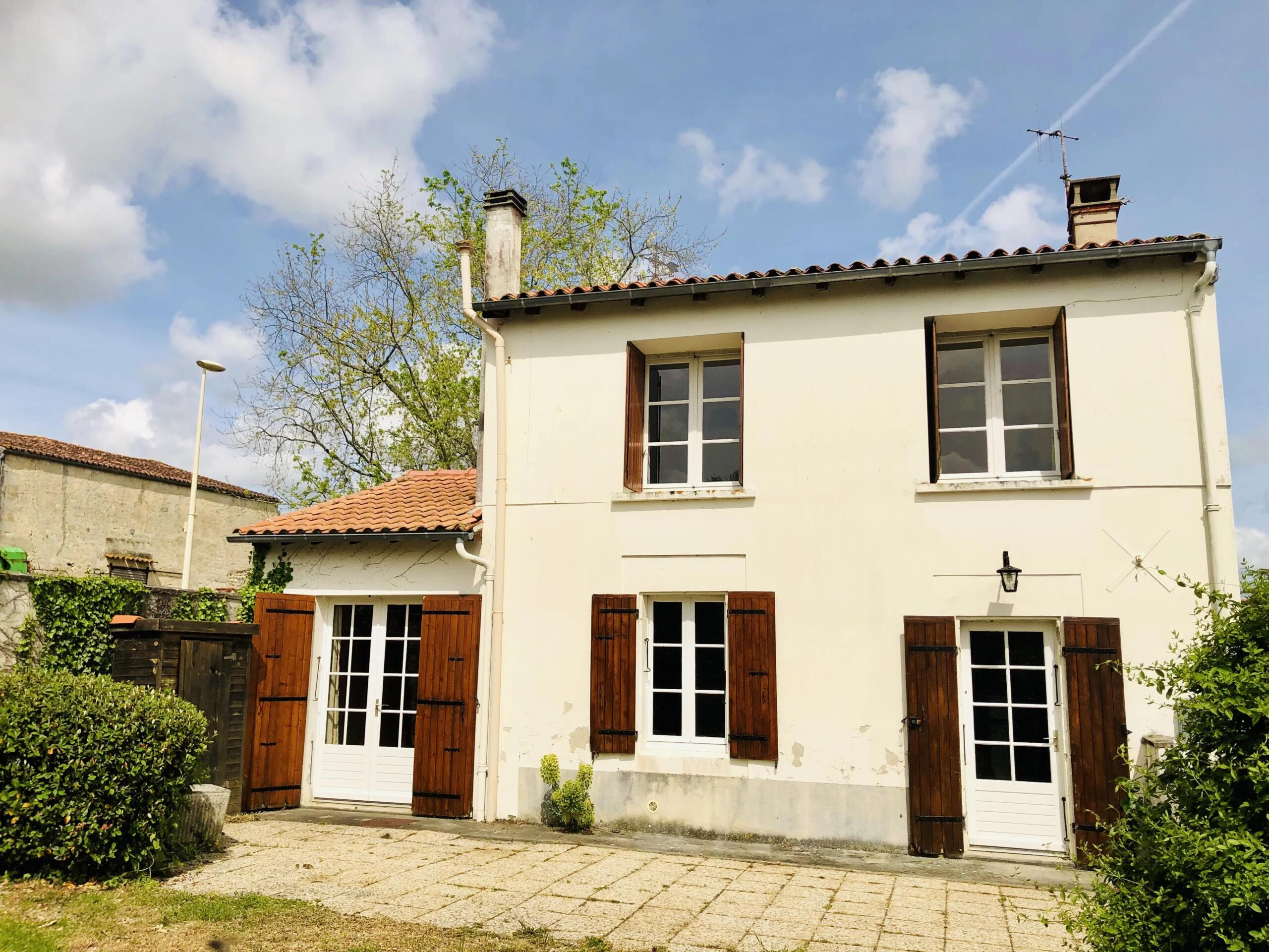 Country House  in  a Serene Location, Poitou-Charentes – France – BVI84074