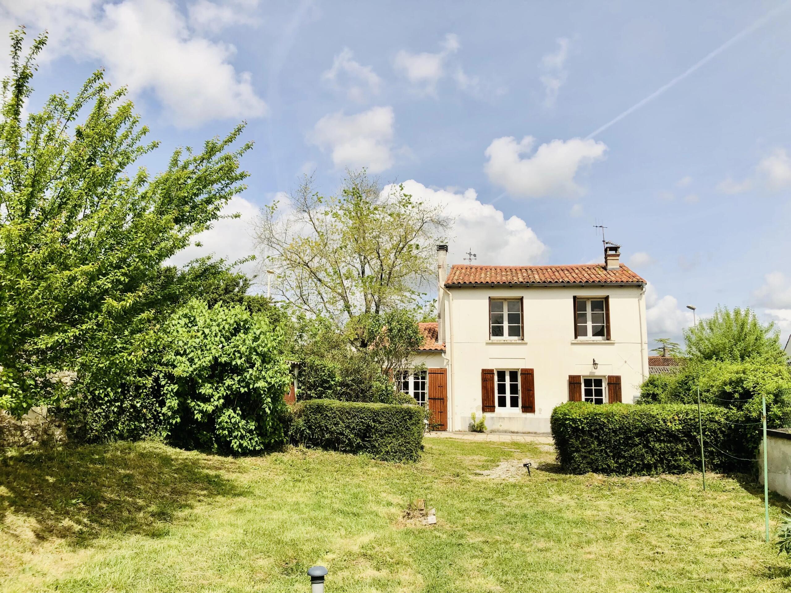 Country House  in  a Serene Location, Poitou-Charentes – France – BVI84074