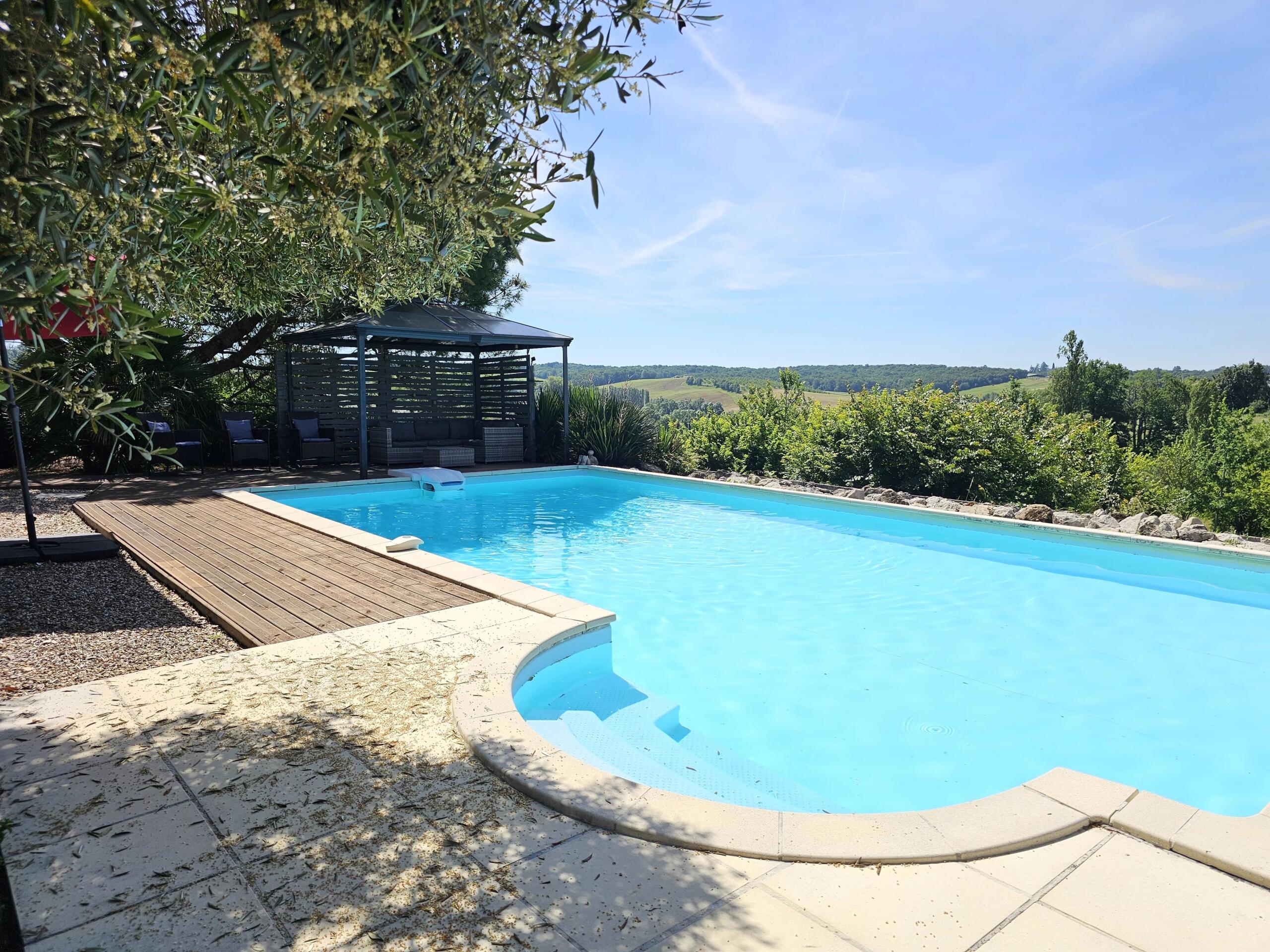 3 properties and swimming pool, Aquitaine – France – BVI85854