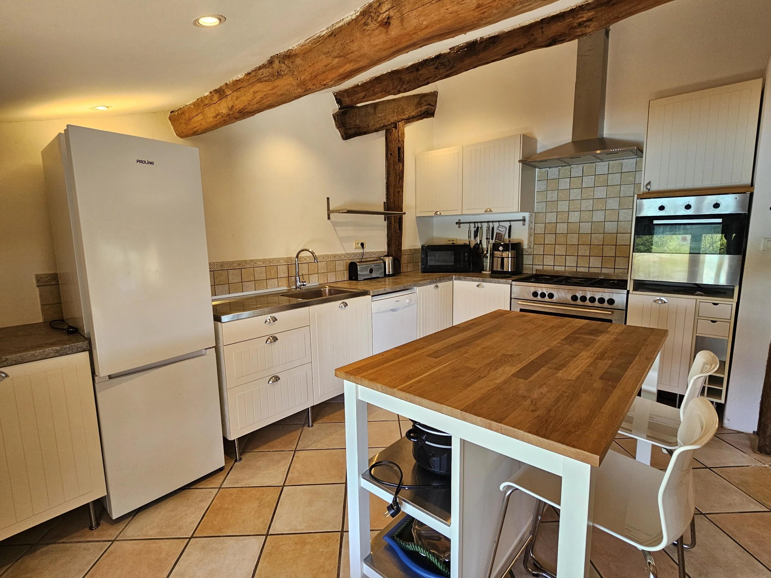 3 properties and swimming pool, Aquitaine – France – BVI85854