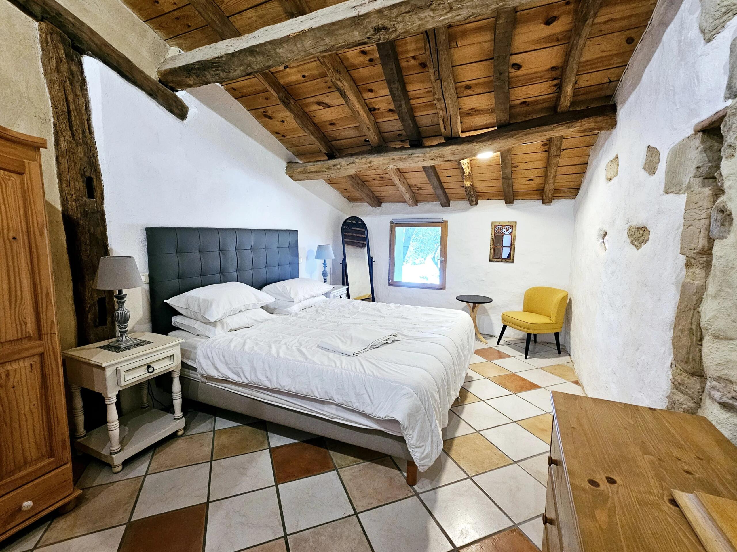 3 properties and swimming pool, Aquitaine – France – BVI85854