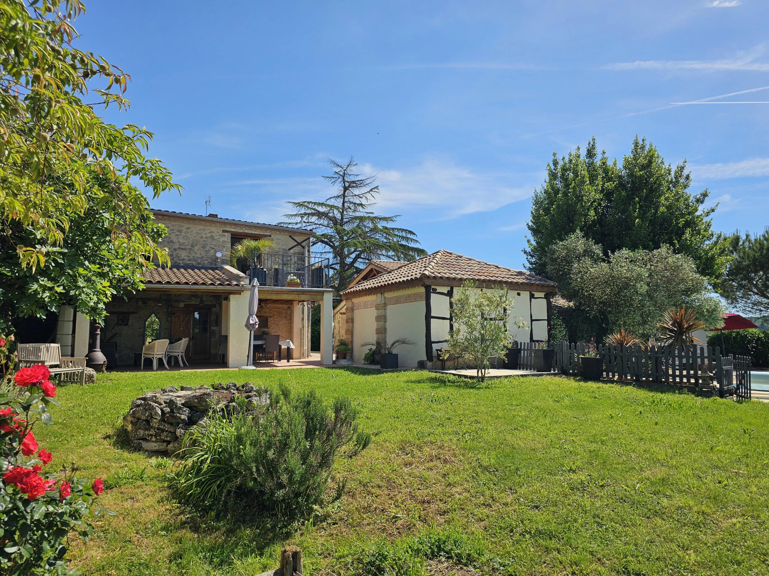 3 properties and swimming pool, Aquitaine – France – BVI85854