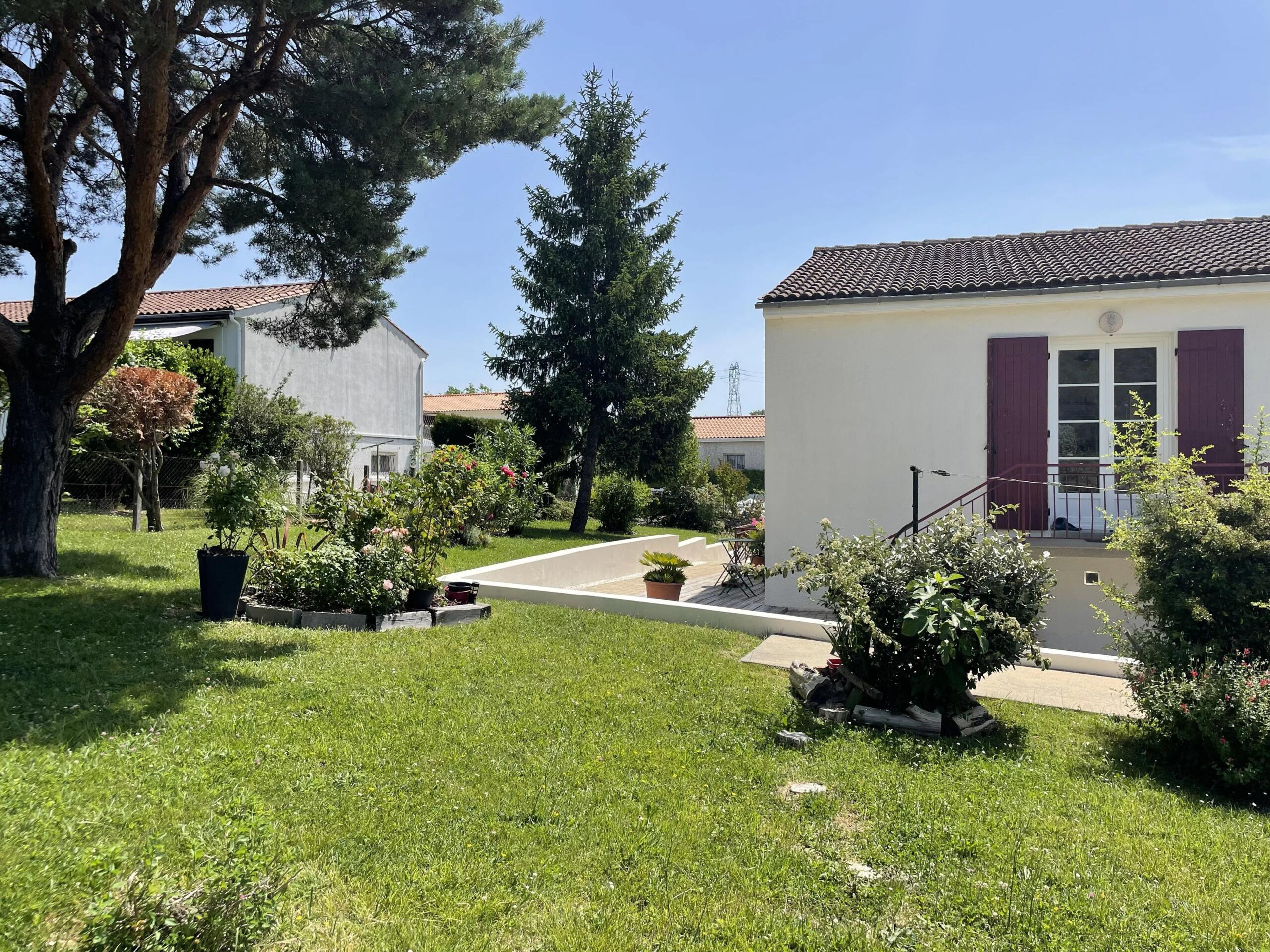Family home with income potential close to Saintes, Poitou-Charentes – France – BVI78325