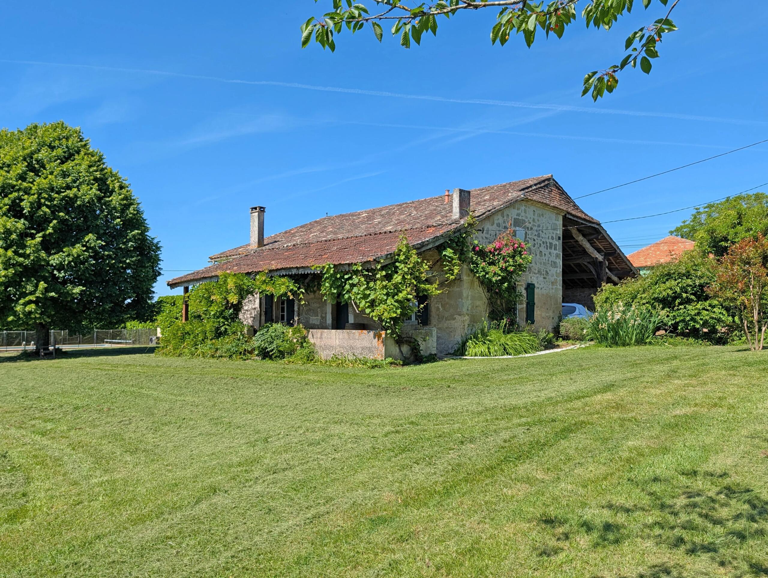 Rural stone farmhouse with fabulous views, Aquitaine – France – BVI85103